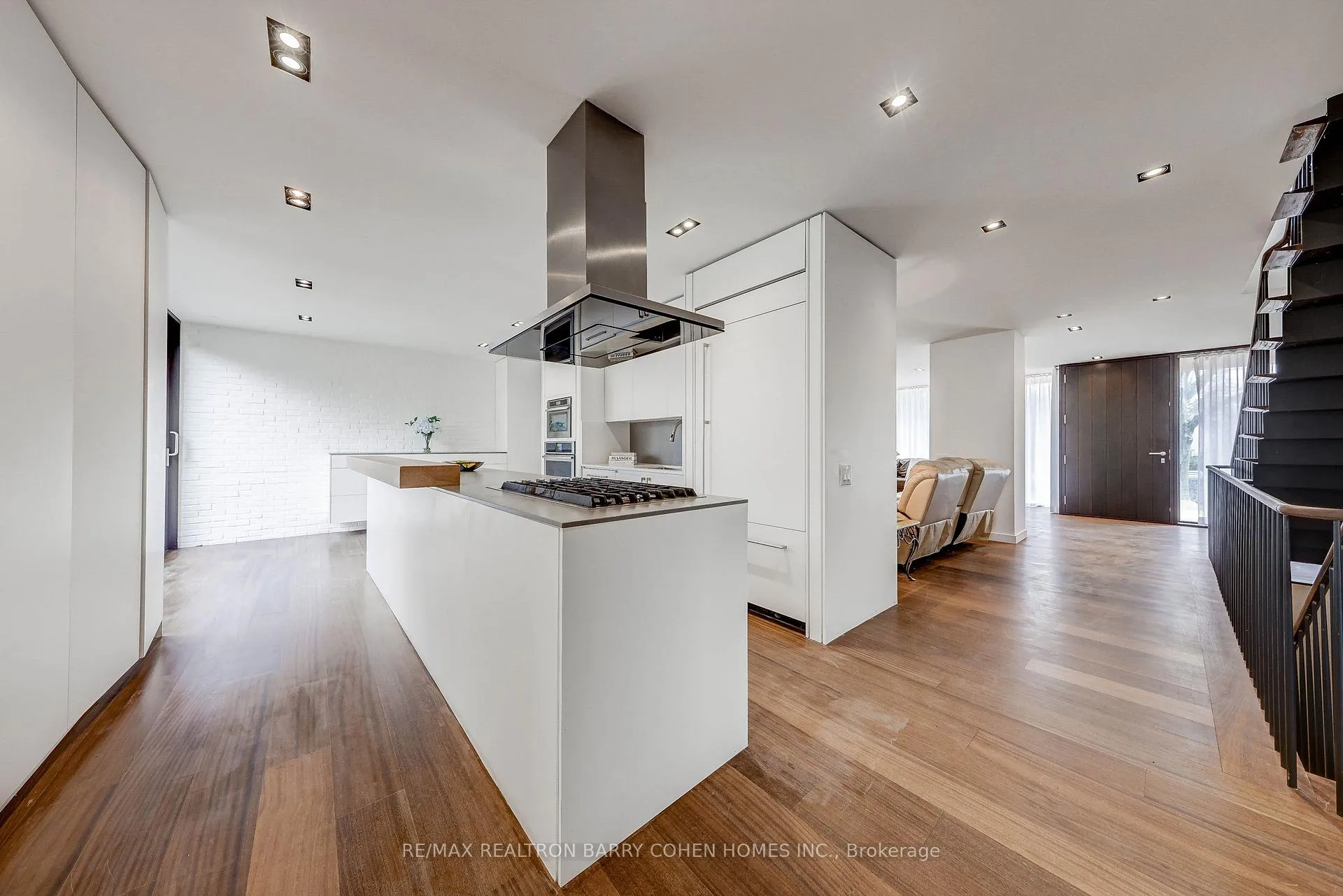 Photo 10 of 6 Bannatyne Drive, North York, St. Andrew-Windfields — HOMEH