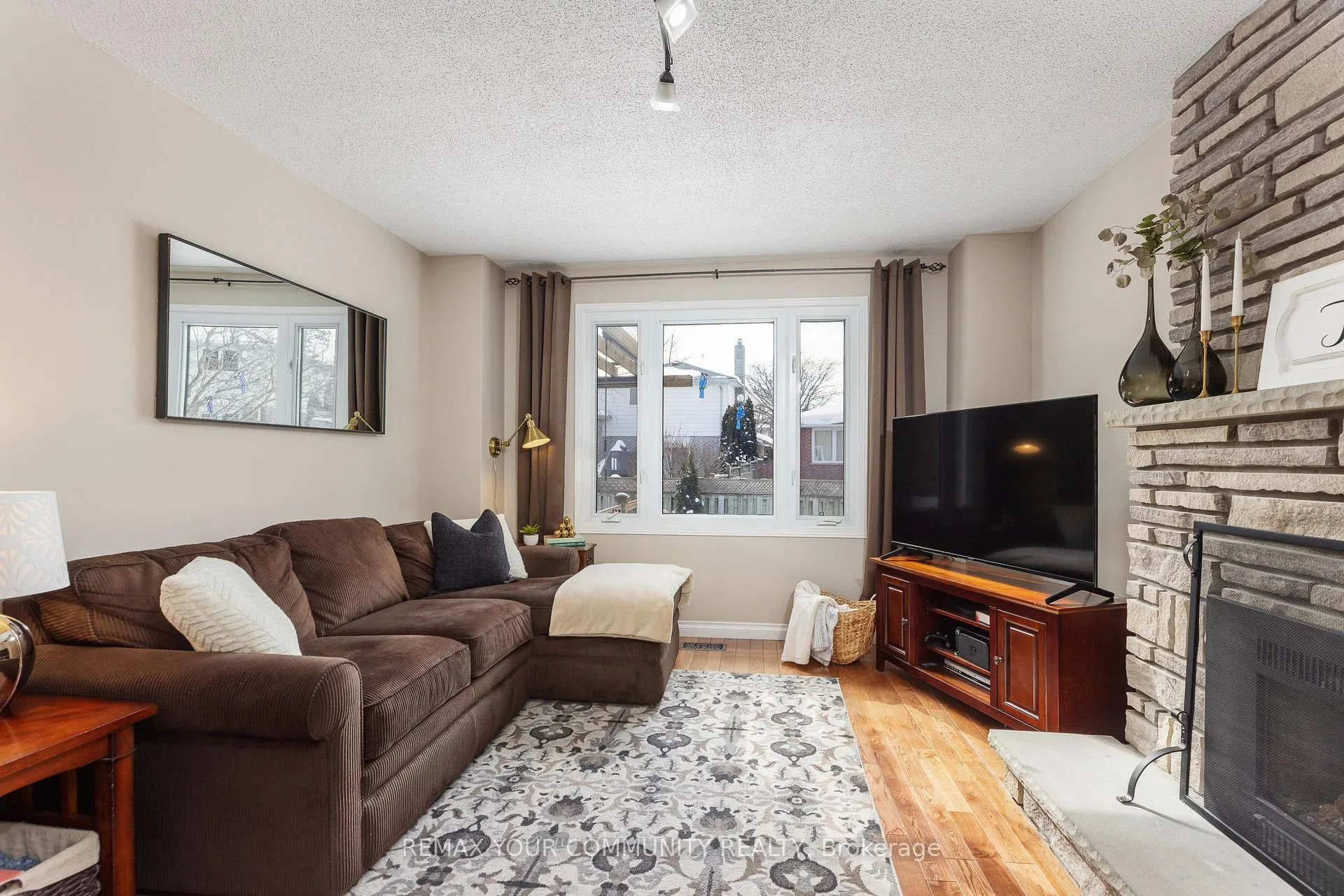Photo 19 of 28 Camrose Drive, Georgina, Keswick South — HOMEH
