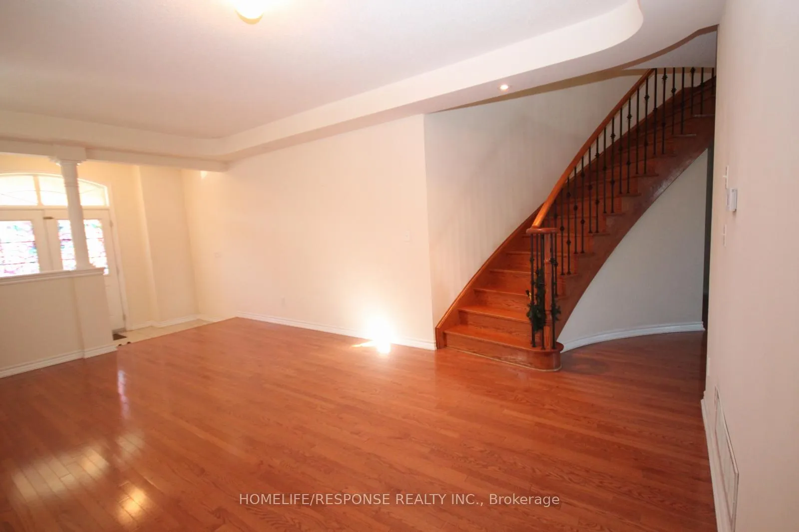 Photo 2 of 517 Fernforest Drive, Brampton, Sandringham-Wellington — HOMEH