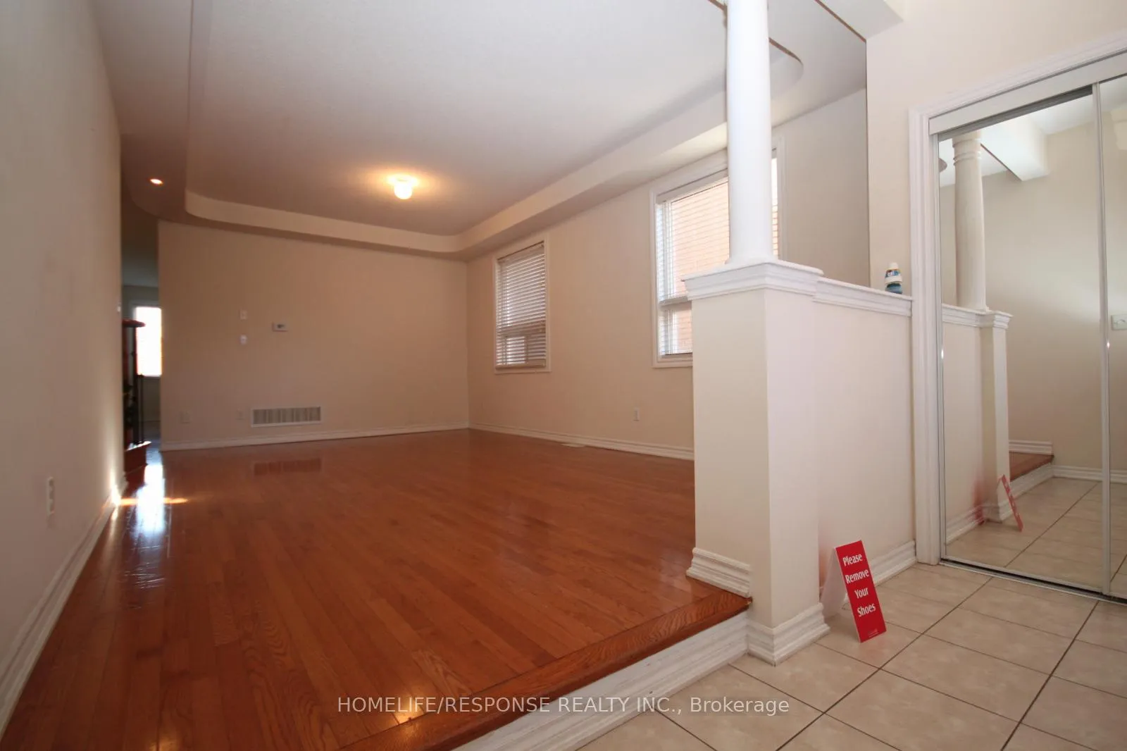 Photo 4 of 517 Fernforest Drive, Brampton, Sandringham-Wellington — HOMEH