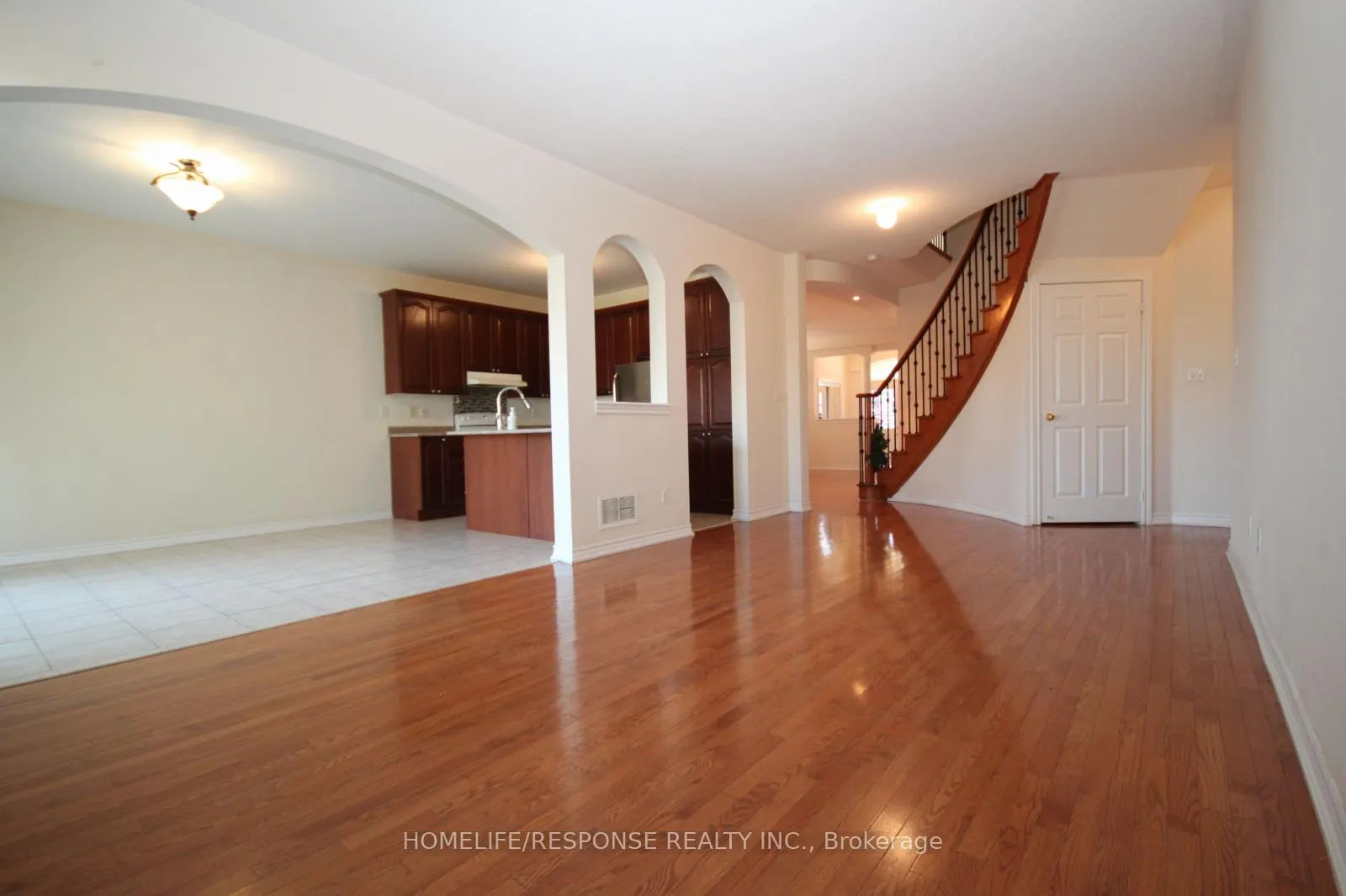 Photo 6 of 517 Fernforest Drive, Brampton, Sandringham-Wellington — HOMEH