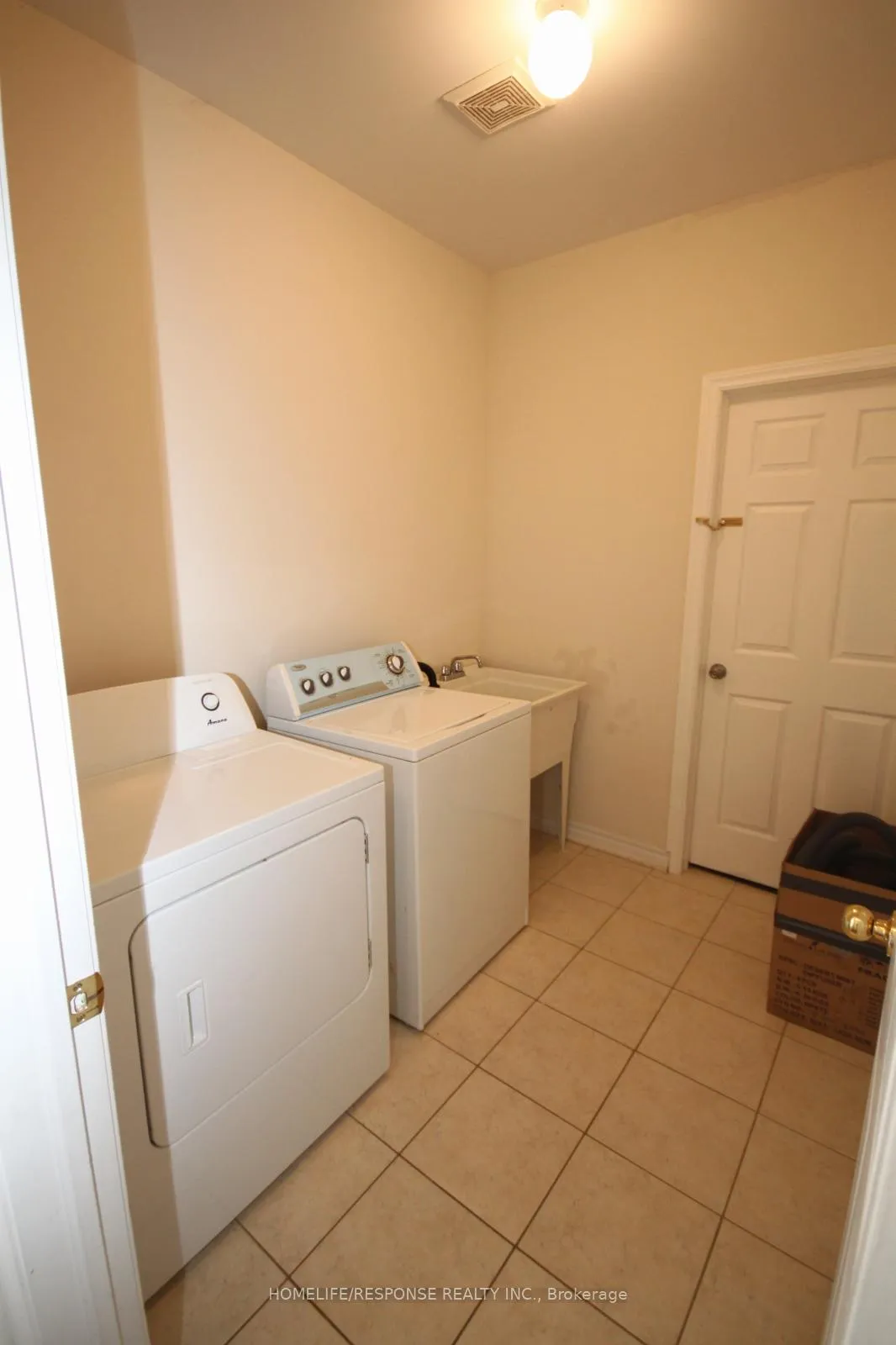 Photo 7 of 517 Fernforest Drive, Brampton, Sandringham-Wellington — HOMEH