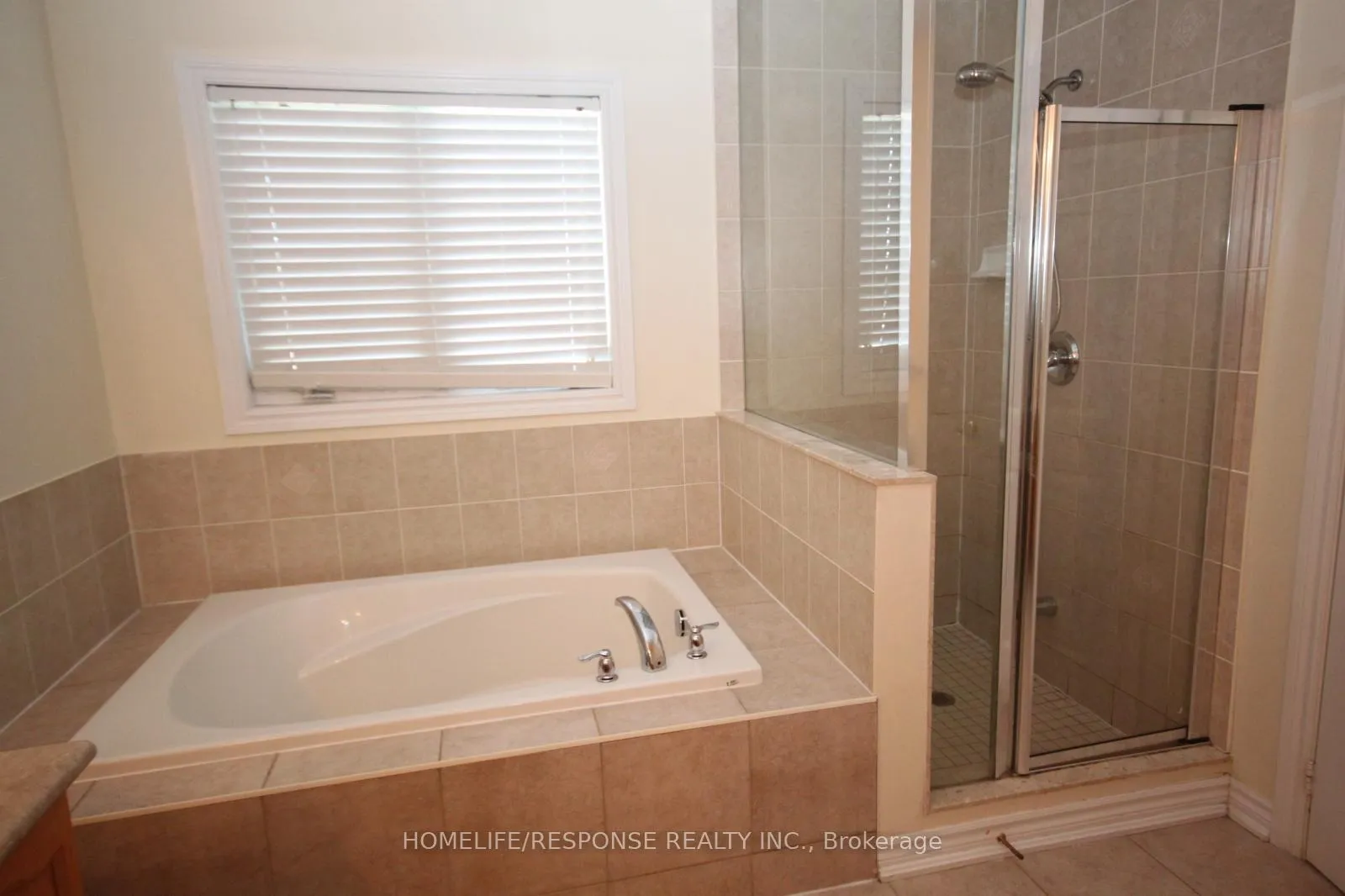 Photo 11 of 517 Fernforest Drive, Brampton, Sandringham-Wellington — HOMEH