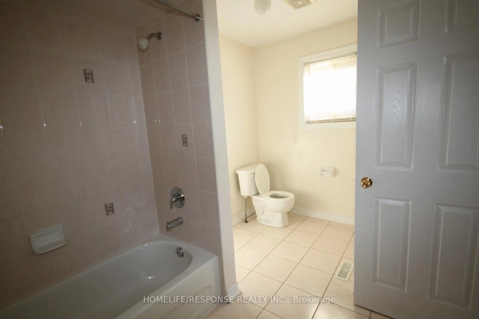Photo 16 of 517 Fernforest Drive, Brampton, Sandringham-Wellington — HOMEH