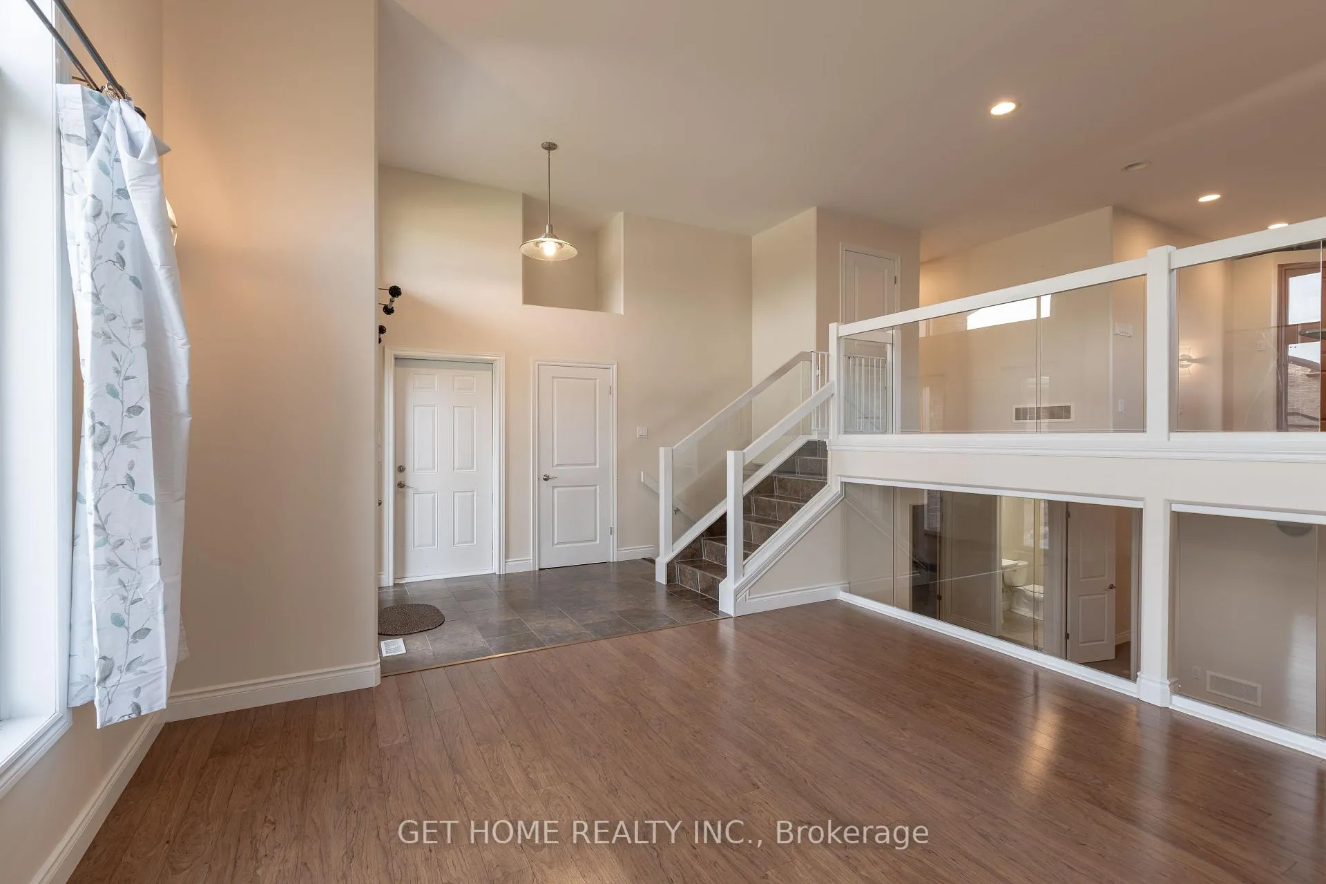 Photo 5 of 1364 Matthews Crescent, Lakeshore — HOMEH