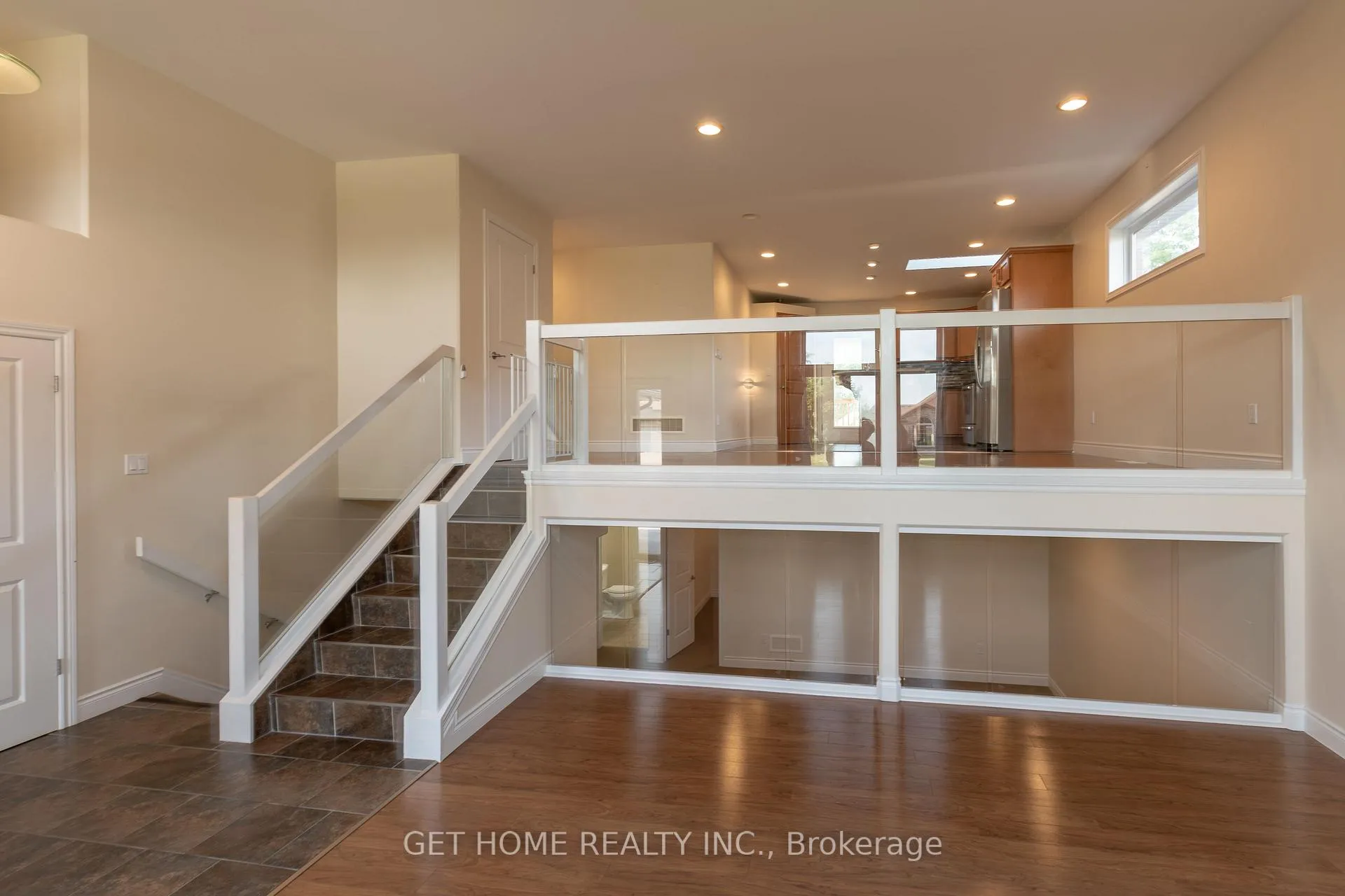 Photo 6 of 1364 Matthews Crescent, Lakeshore — HOMEH