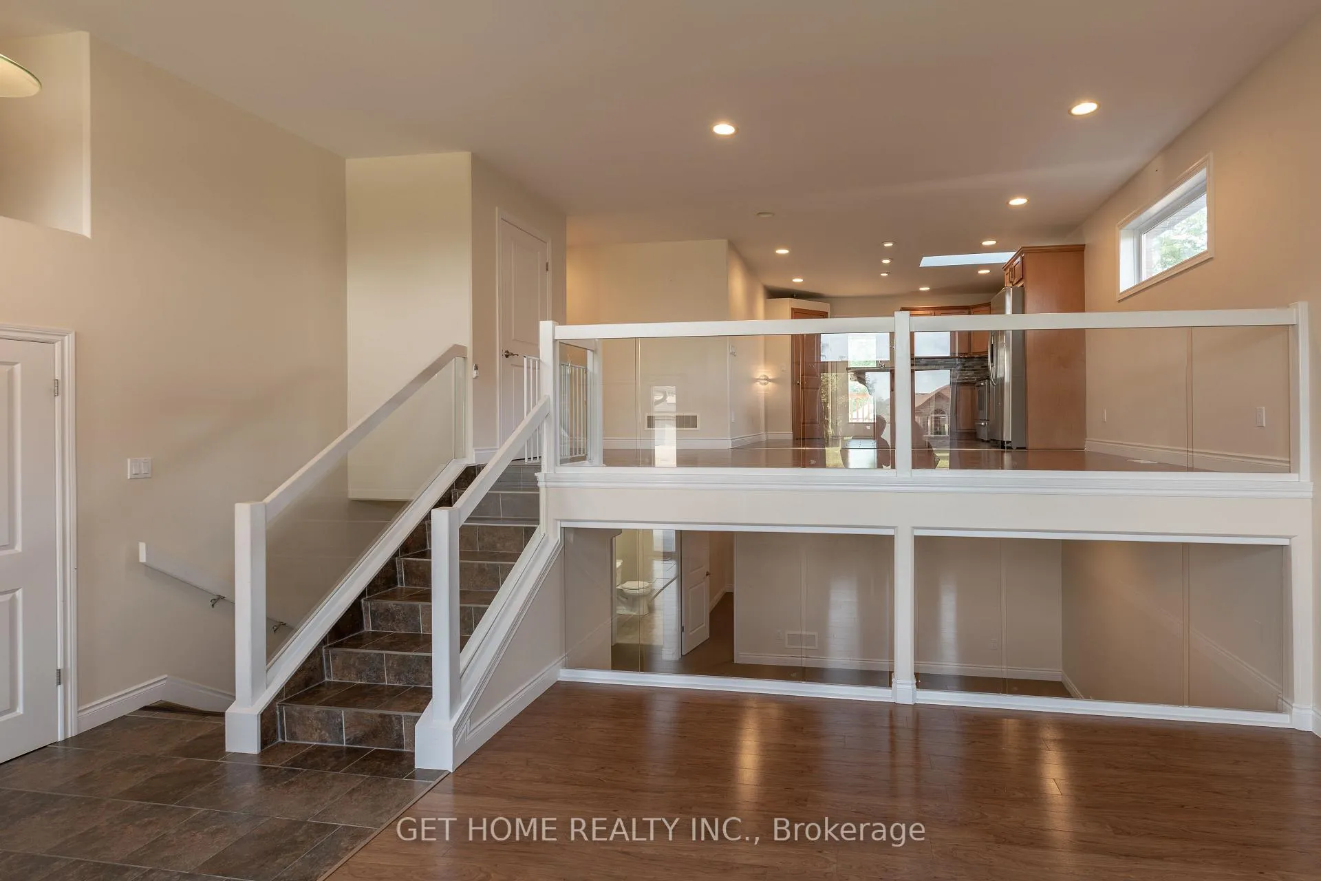 Photo 7 of 1364 Matthews Crescent, Lakeshore — HOMEH