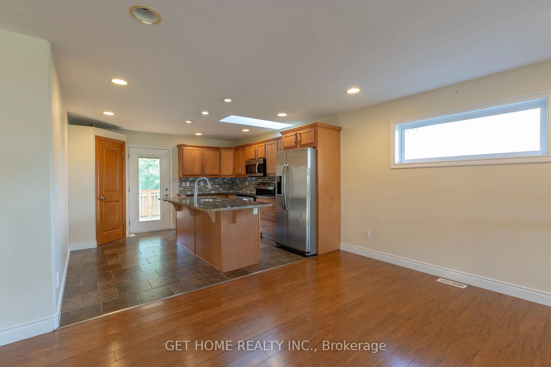 Photo 9 of 1364 Matthews Crescent, Lakeshore — HOMEH