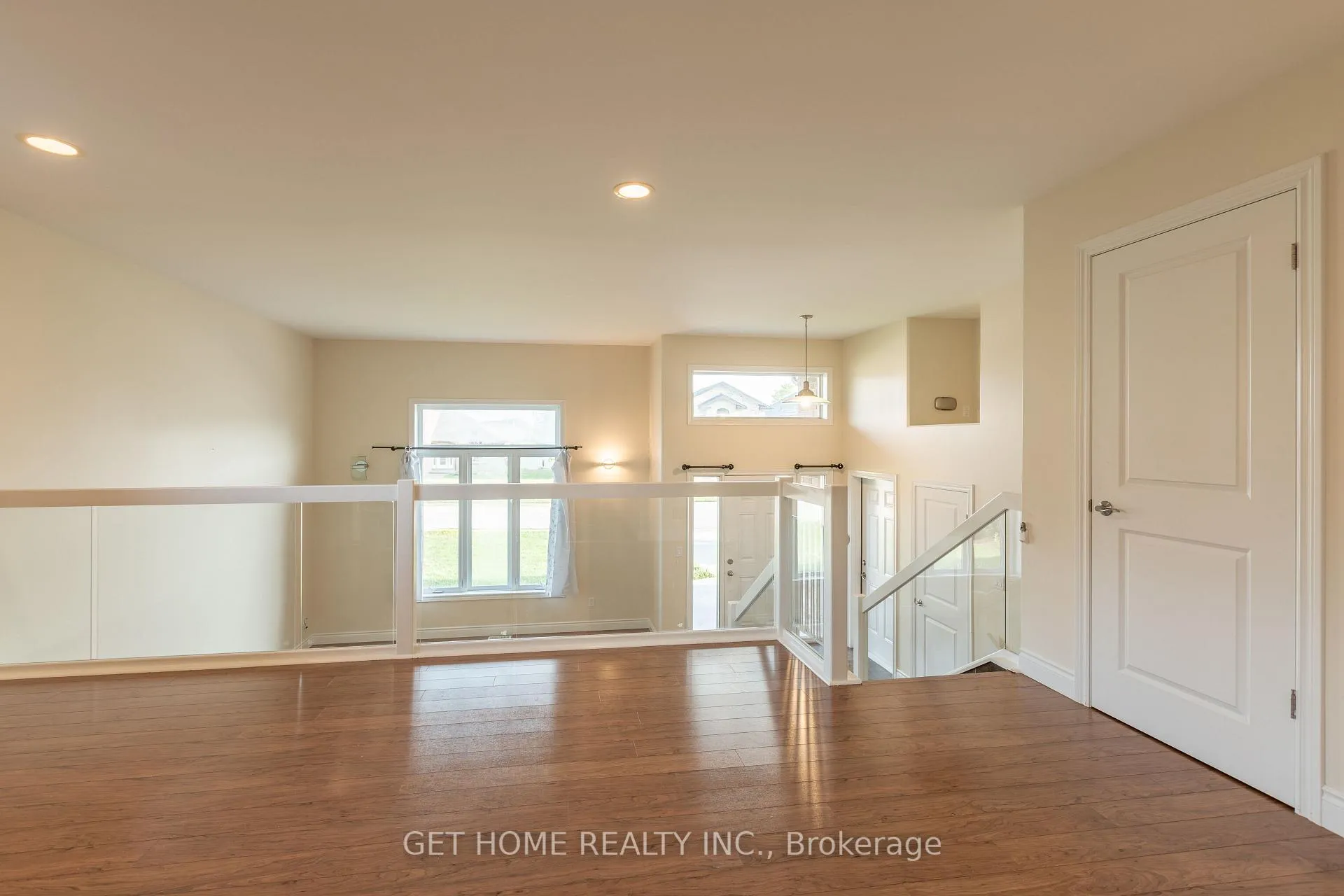 Photo 10 of 1364 Matthews Crescent, Lakeshore — HOMEH