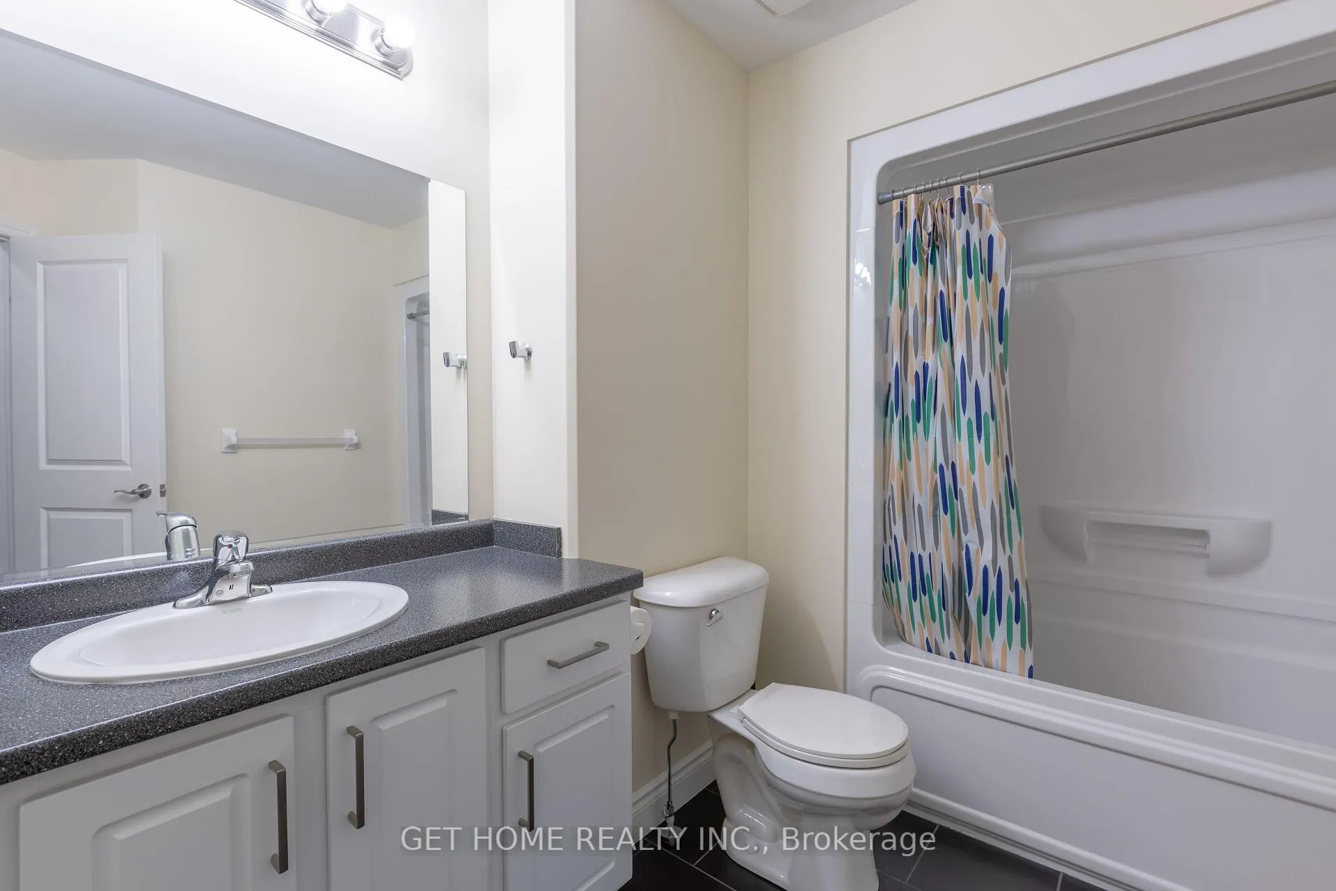 Photo 18 of 1364 Matthews Crescent, Lakeshore — HOMEH