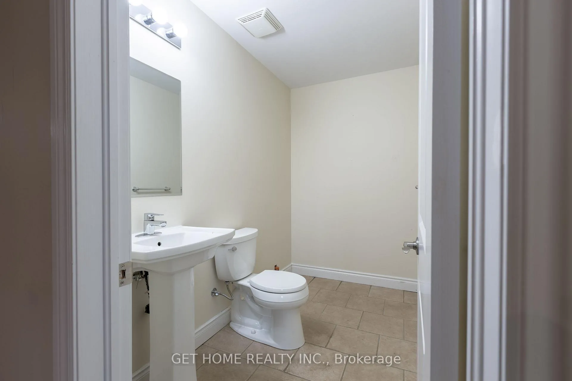 Photo 22 of 1364 Matthews Crescent, Lakeshore — HOMEH