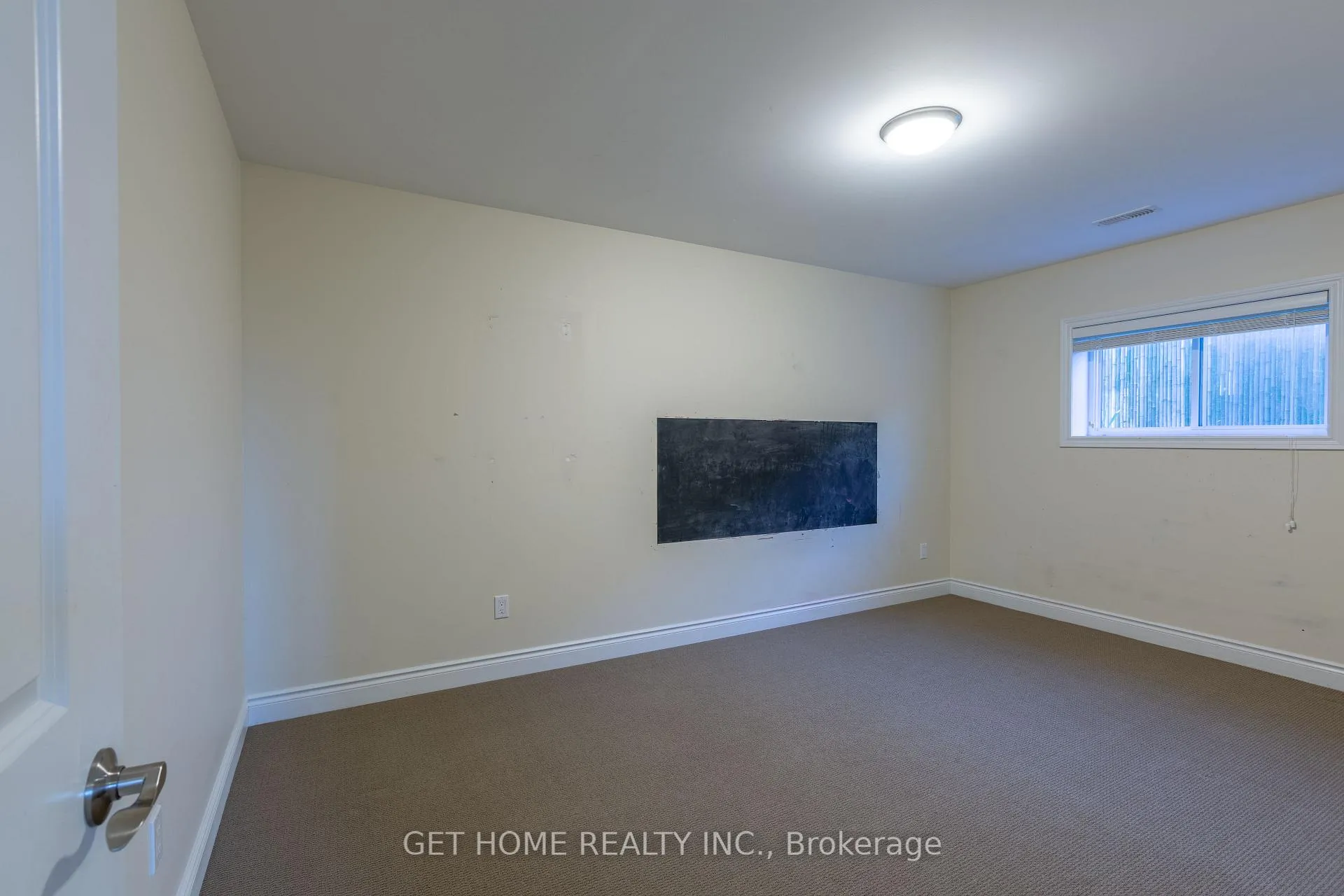 Photo 23 of 1364 Matthews Crescent, Lakeshore — HOMEH