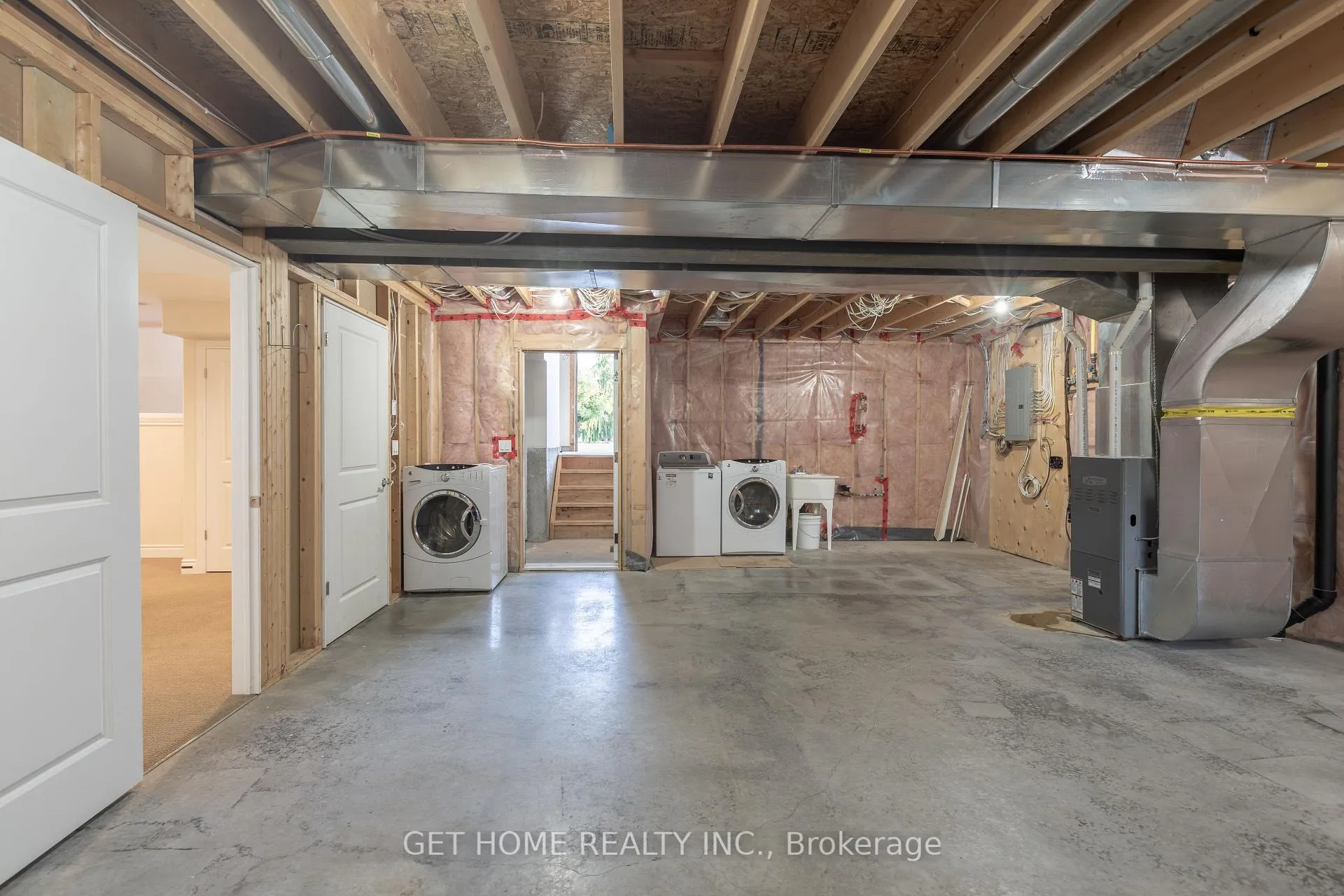 Photo 24 of 1364 Matthews Crescent, Lakeshore — HOMEH