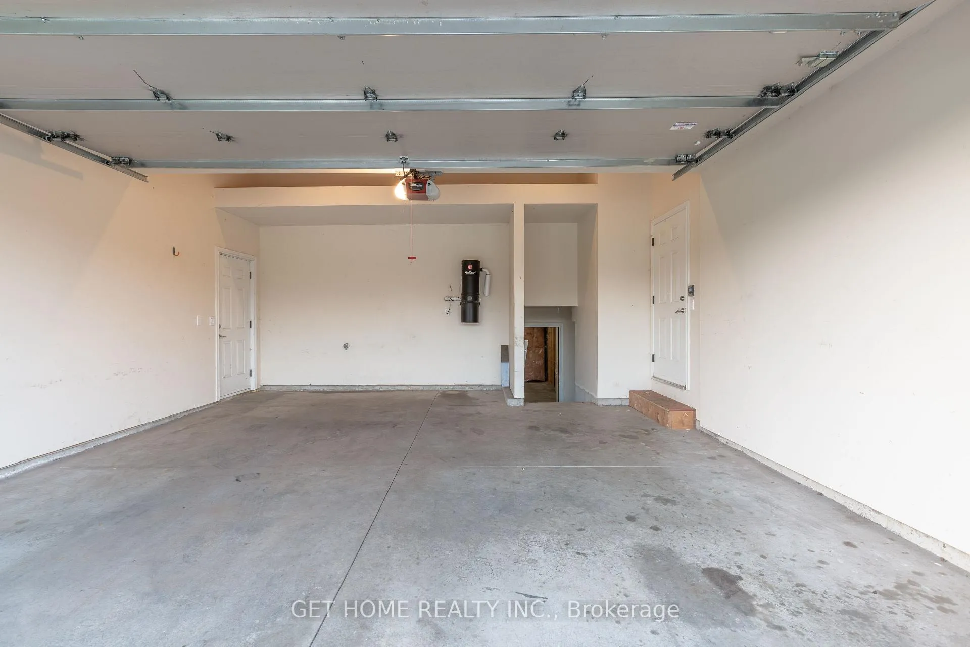 Photo 26 of 1364 Matthews Crescent, Lakeshore — HOMEH