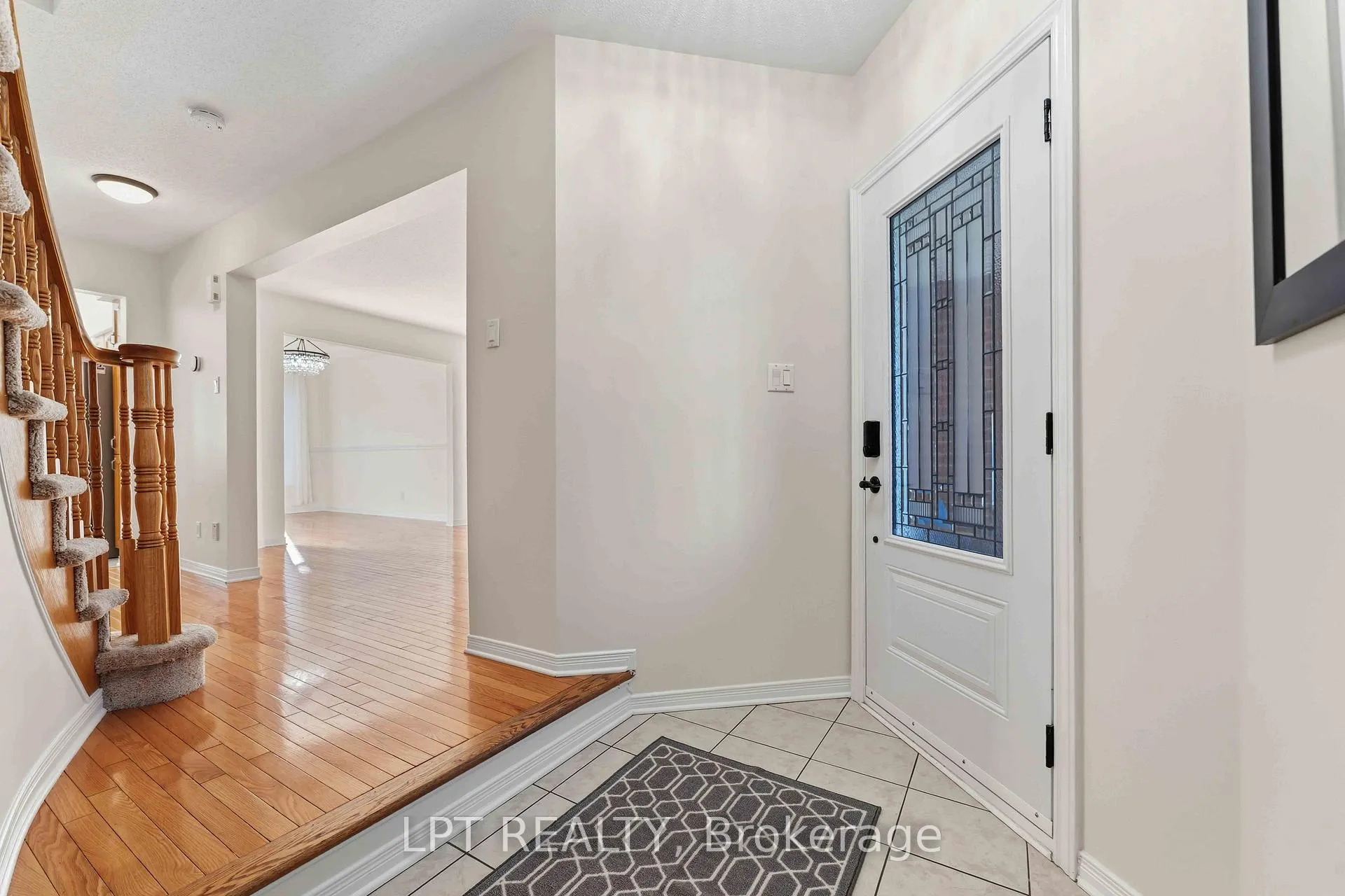 Photo 4 of 49 Pennard Way, Ottawa, Hunt Club Park/Greenboro — HOMEH