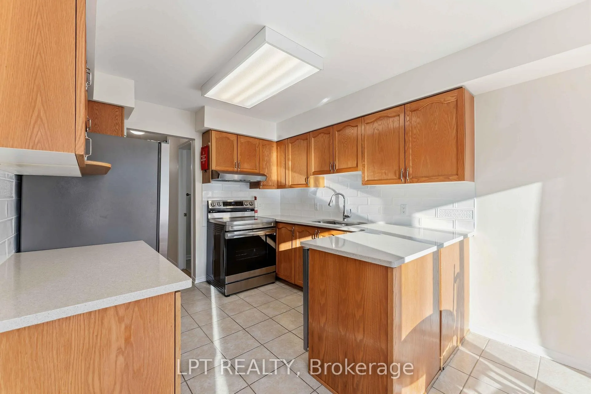 Photo 7 of 49 Pennard Way, Ottawa, Hunt Club Park/Greenboro — HOMEH