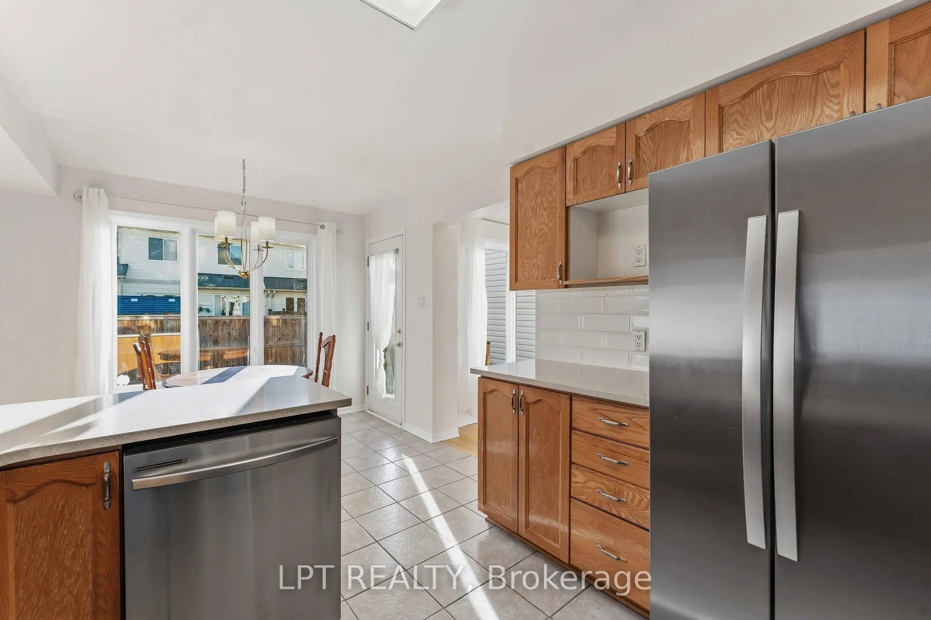 Photo 11 of 49 Pennard Way, Ottawa, Hunt Club Park/Greenboro — HOMEH
