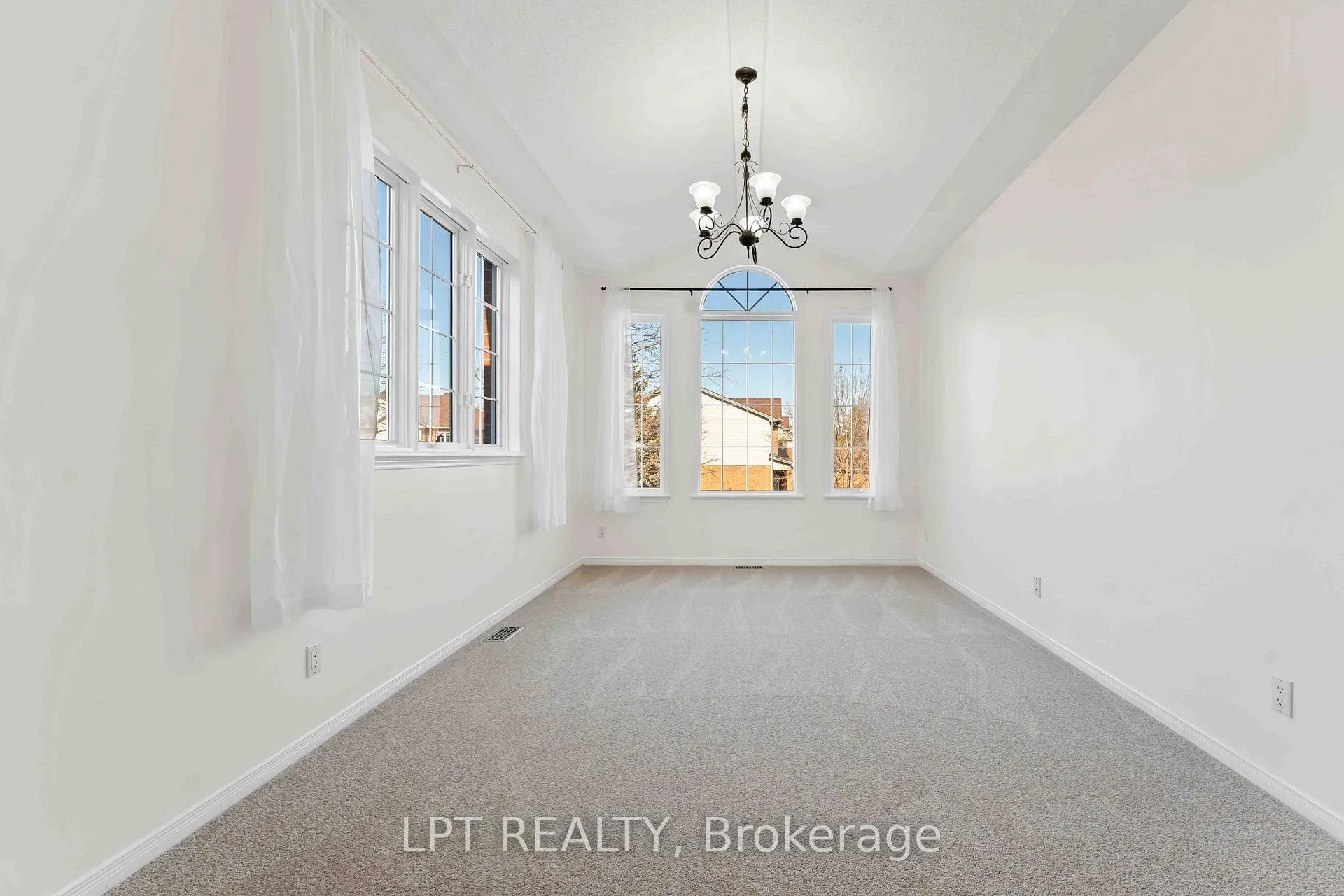 Photo 17 of 49 Pennard Way, Ottawa, Hunt Club Park/Greenboro — HOMEH