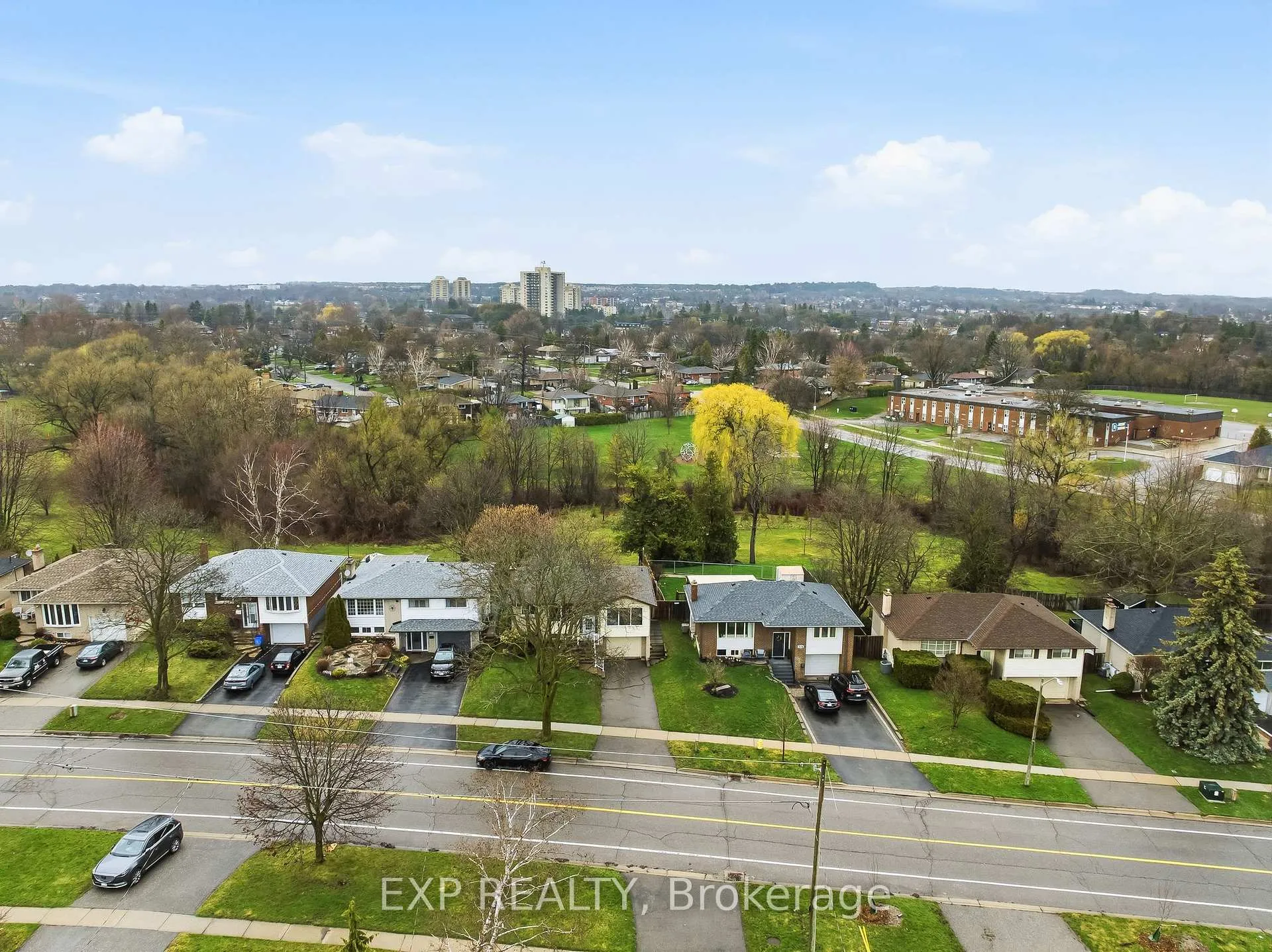 Photo 2 of 370 Hillcroft Street, Oshawa, O'Neill — HOMEH