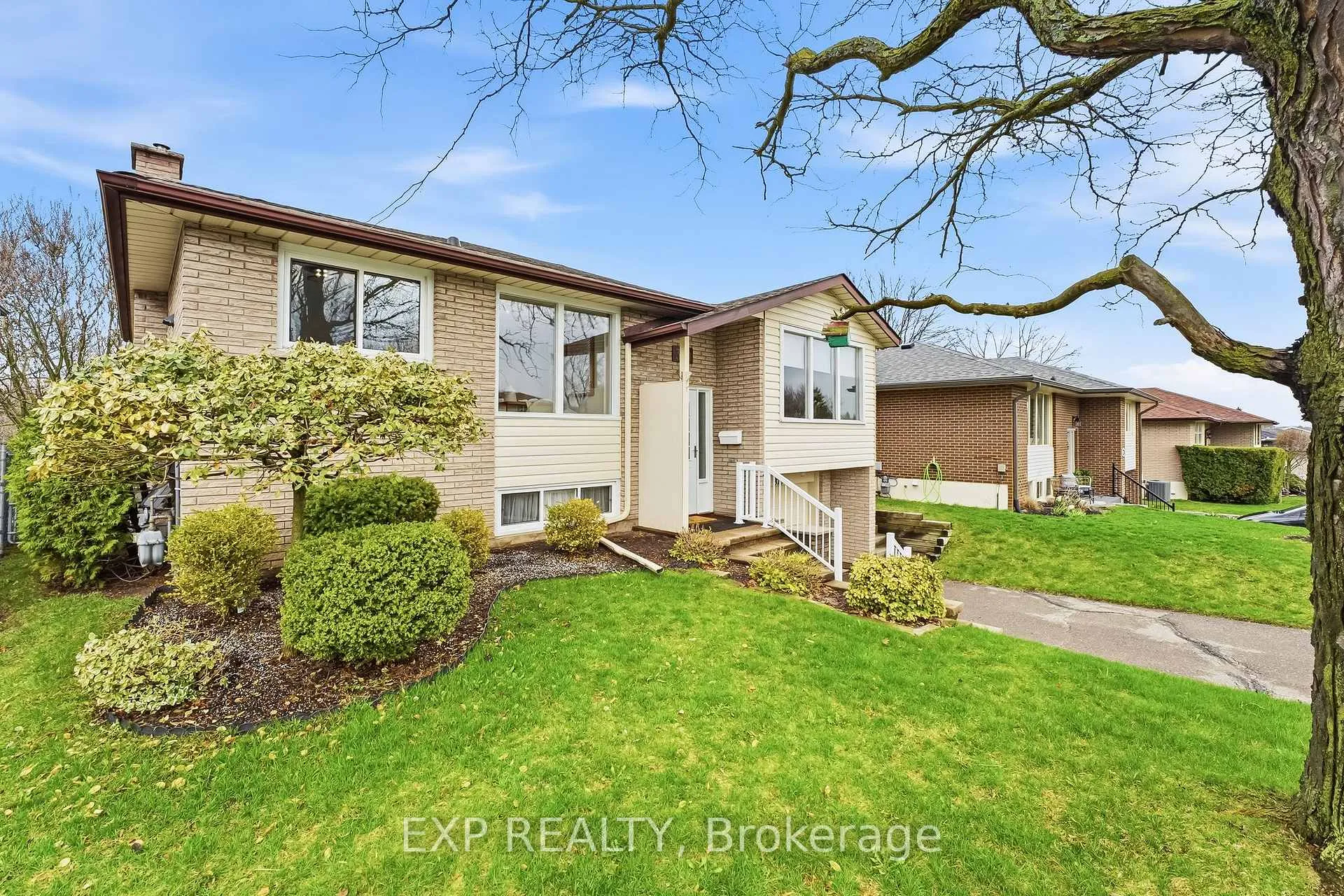 Photo 3 of 370 Hillcroft Street, Oshawa, O'Neill — HOMEH