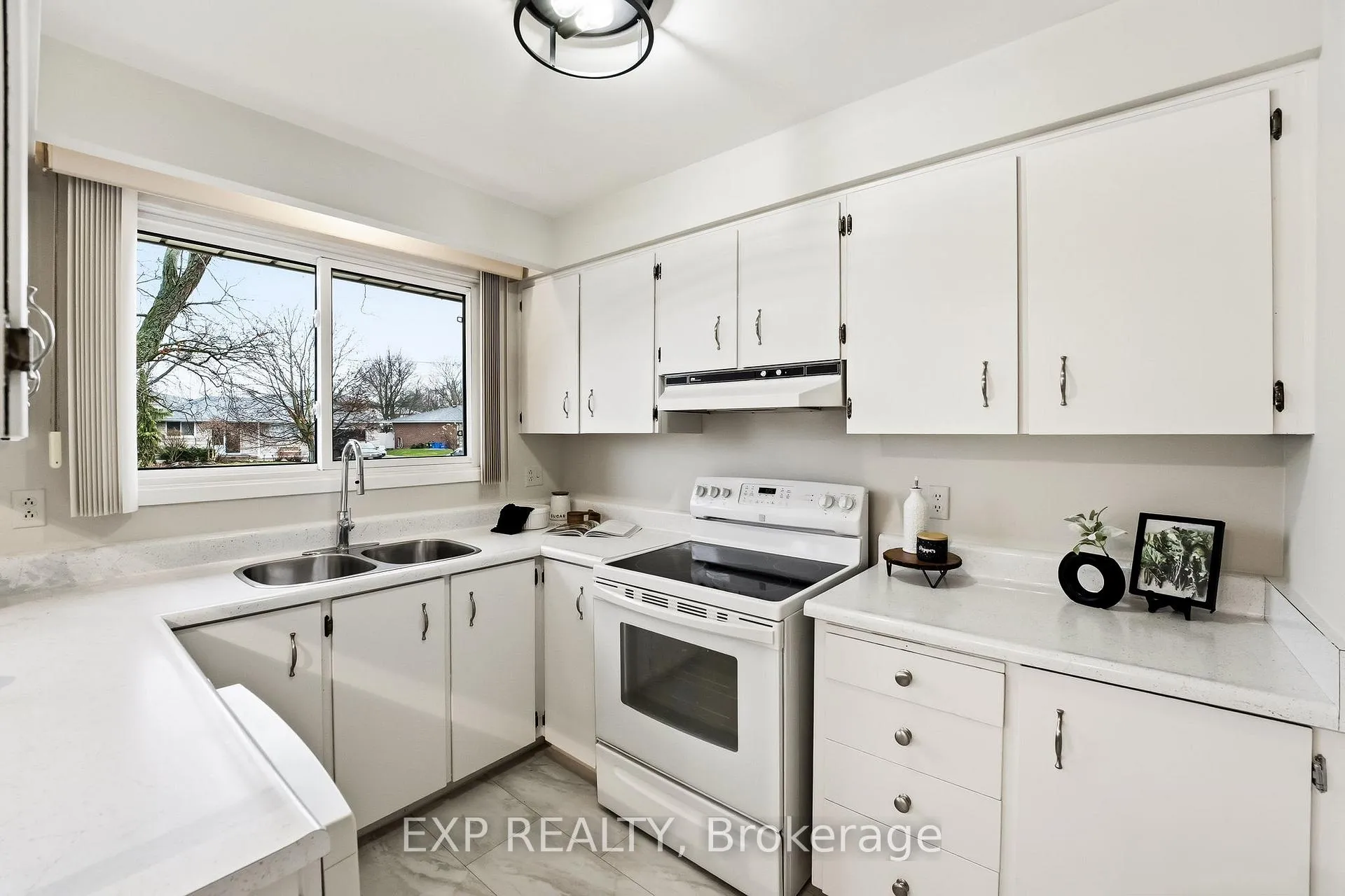 Photo 18 of 370 Hillcroft Street, Oshawa, O'Neill — HOMEH