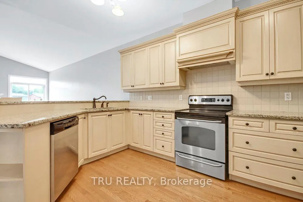 Photo 5 of 108 Villageview Private, Ottawa, Carp — HOMEH