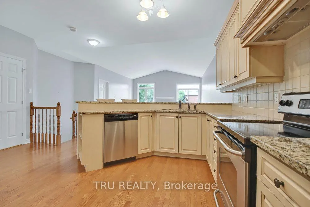 Photo 6 of 108 Villageview Private, Ottawa, Carp — HOMEH