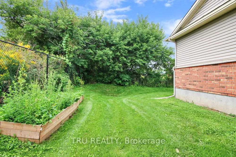 Photo 35 of 108 Villageview Private, Ottawa, Carp — HOMEH