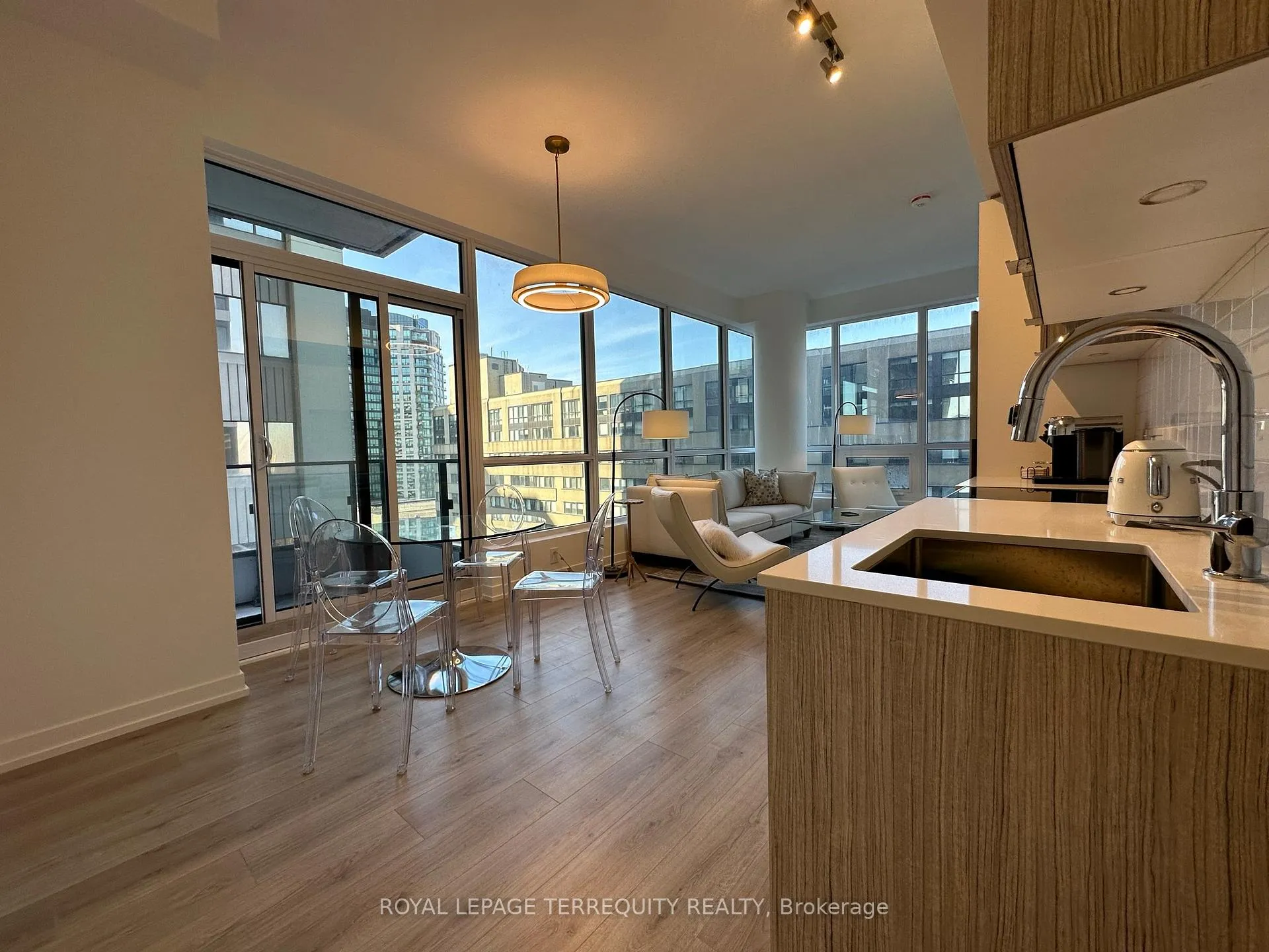 Photo 2 of Unit 1104, 395 Bloor Street E, Toronto, North St. James Town — HOMEH