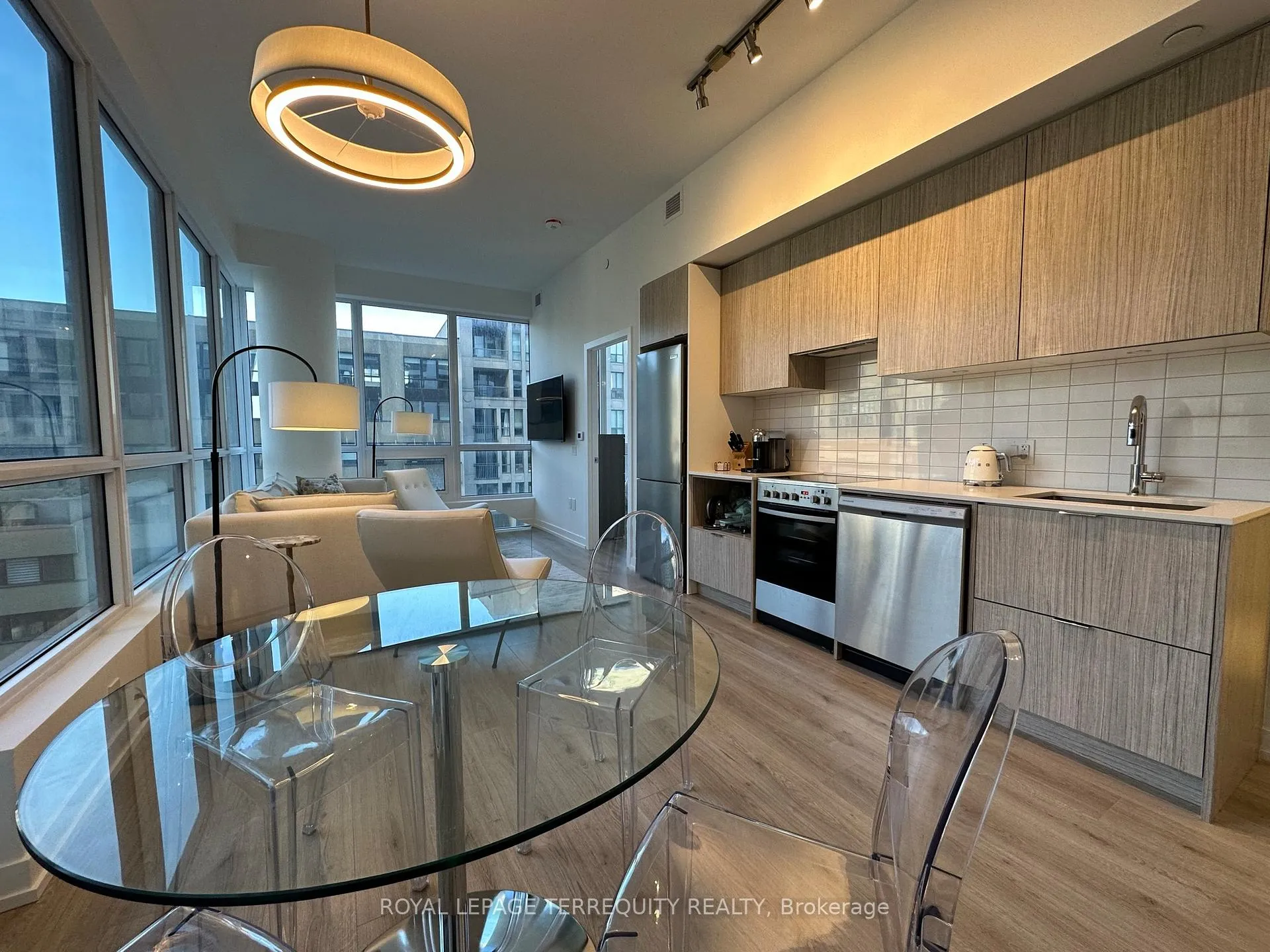 Photo 4 of Unit 1104, 395 Bloor Street E, Toronto, North St. James Town — HOMEH