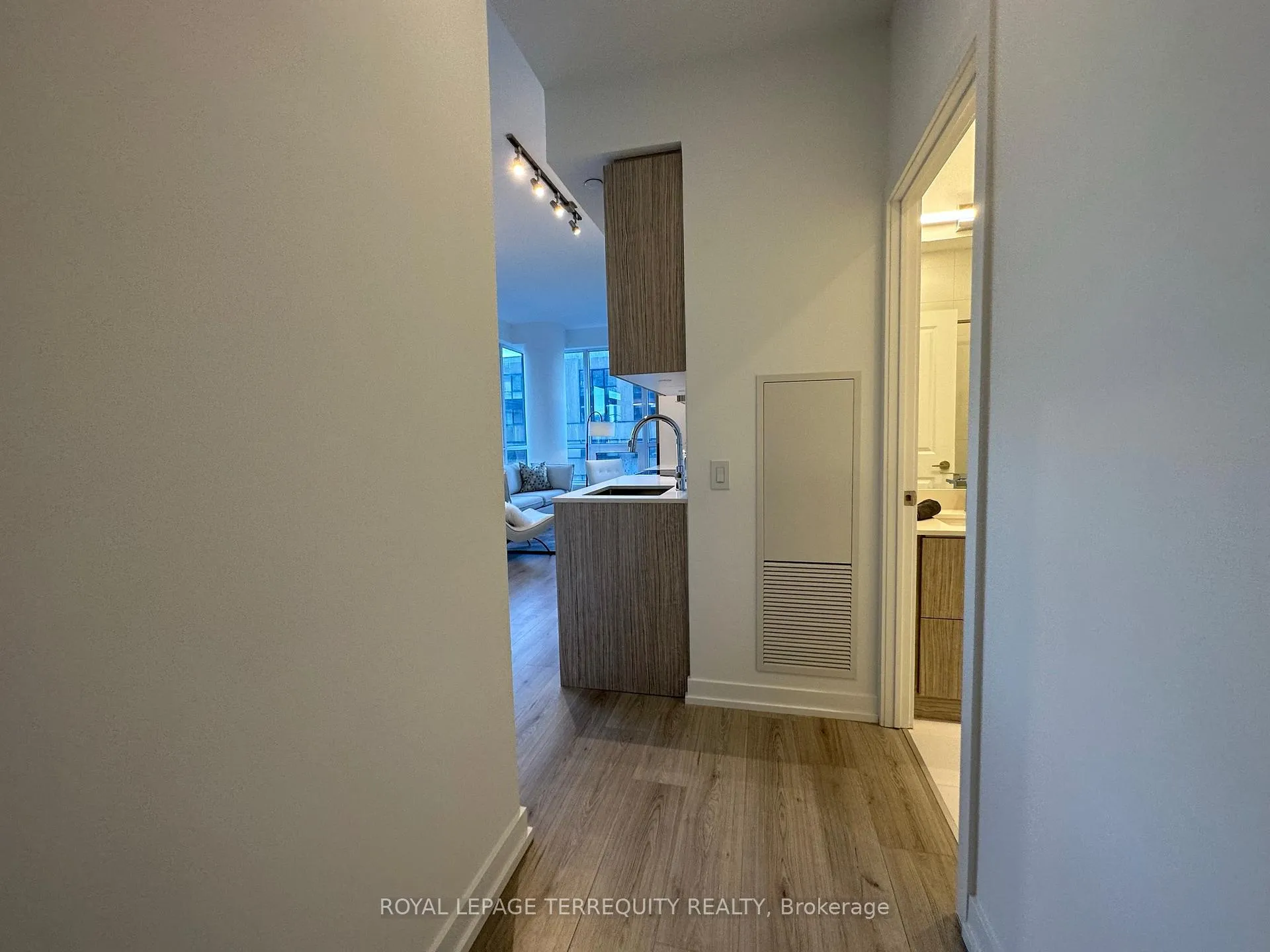 Photo 10 of Unit 1104, 395 Bloor Street E, Toronto, North St. James Town — HOMEH