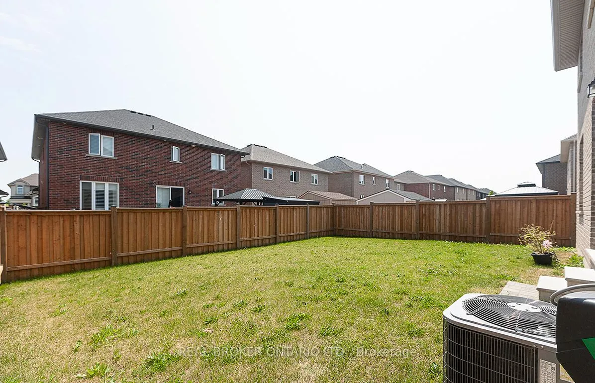 Photo 16 of 60 Morrison Drive, Hamilton, Meadowlands — HOMEH