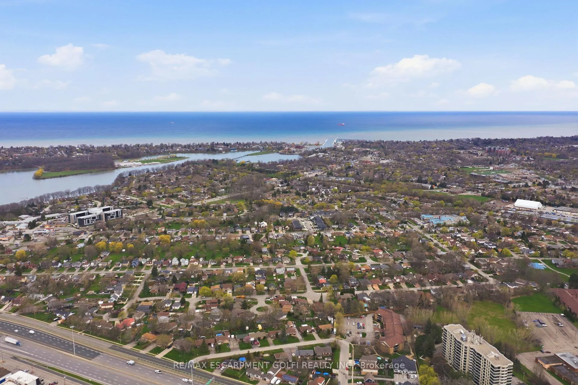 Photo 39 of 20 Timber Lane, St. Catharines, Lakeport — HOMEH