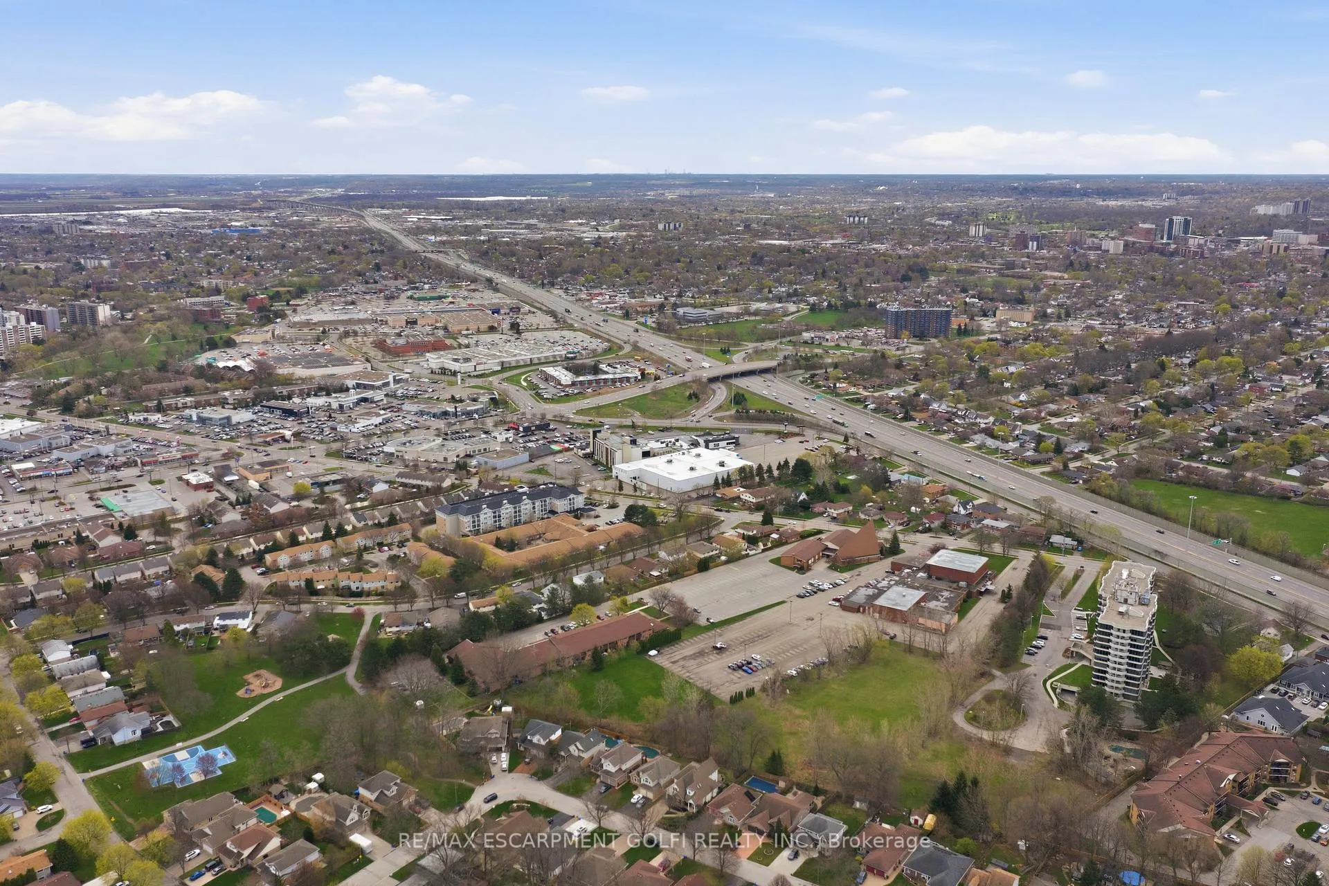 Photo 40 of 20 Timber Lane, St. Catharines, Lakeport — HOMEH
