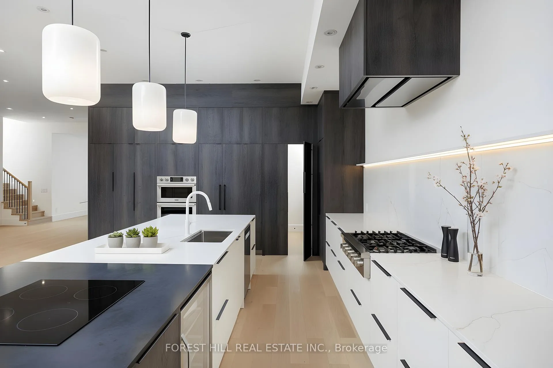 Photo 3 of 170 Ranee Avenue, Toronto, Englemount-Lawrence — HOMEH