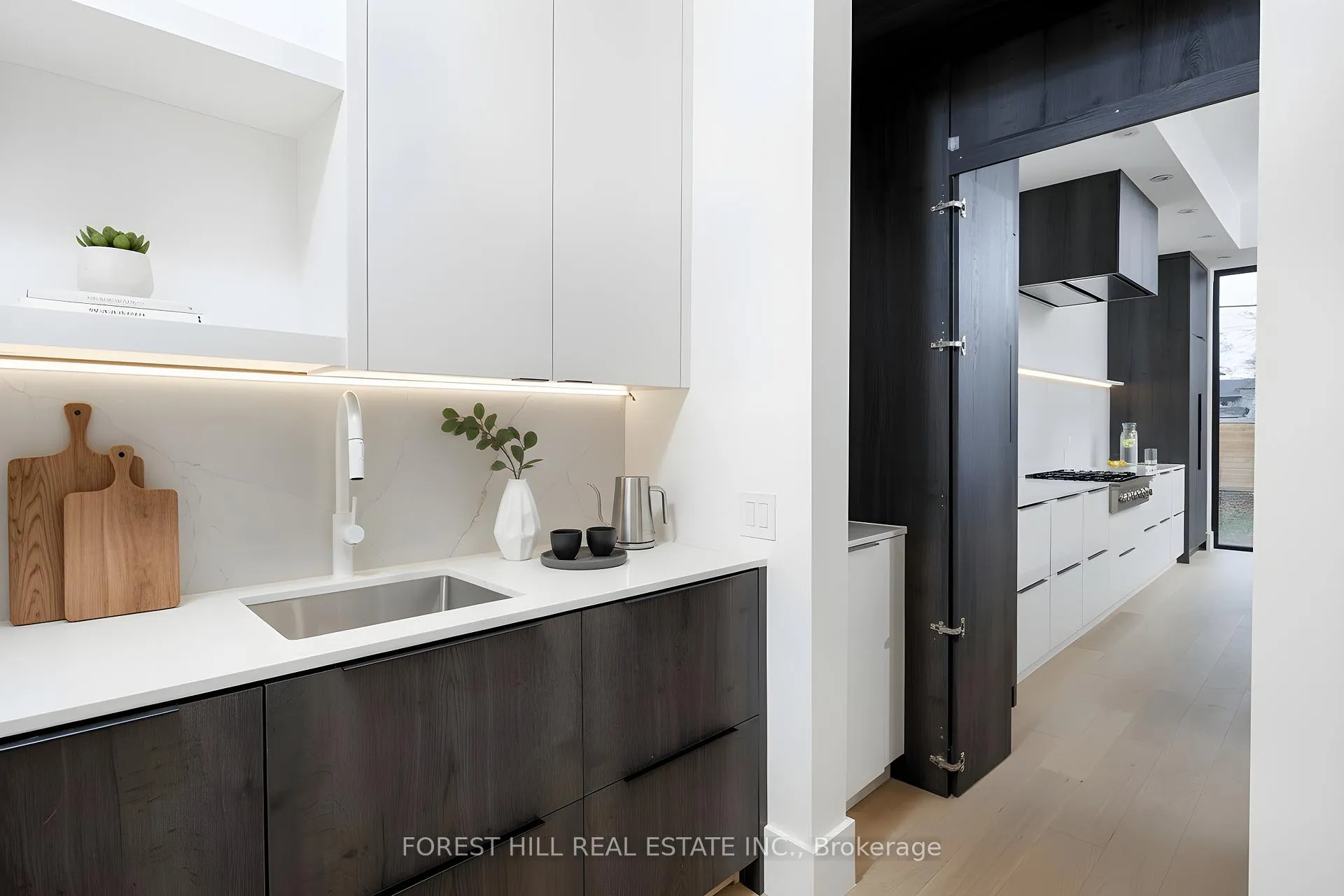 Photo 4 of 170 Ranee Avenue, Toronto, Englemount-Lawrence — HOMEH