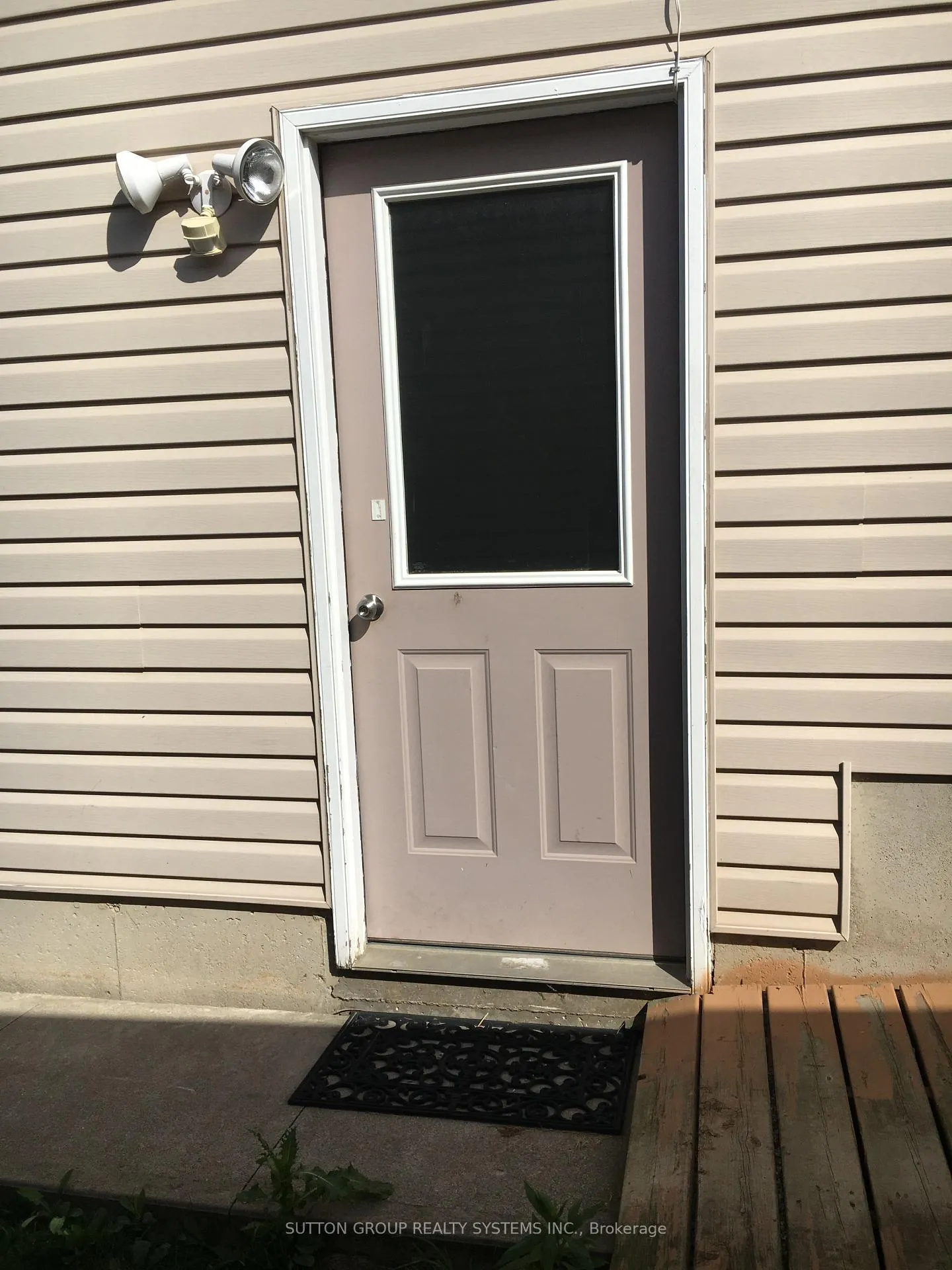 Photo 2 of 21 Mcguiness Drive, Brantford — HOMEH
