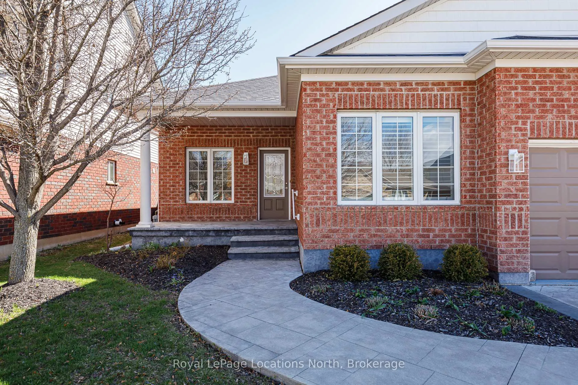 Photo 2 of 31 Alyssa Drive, Collingwood — HOMEH