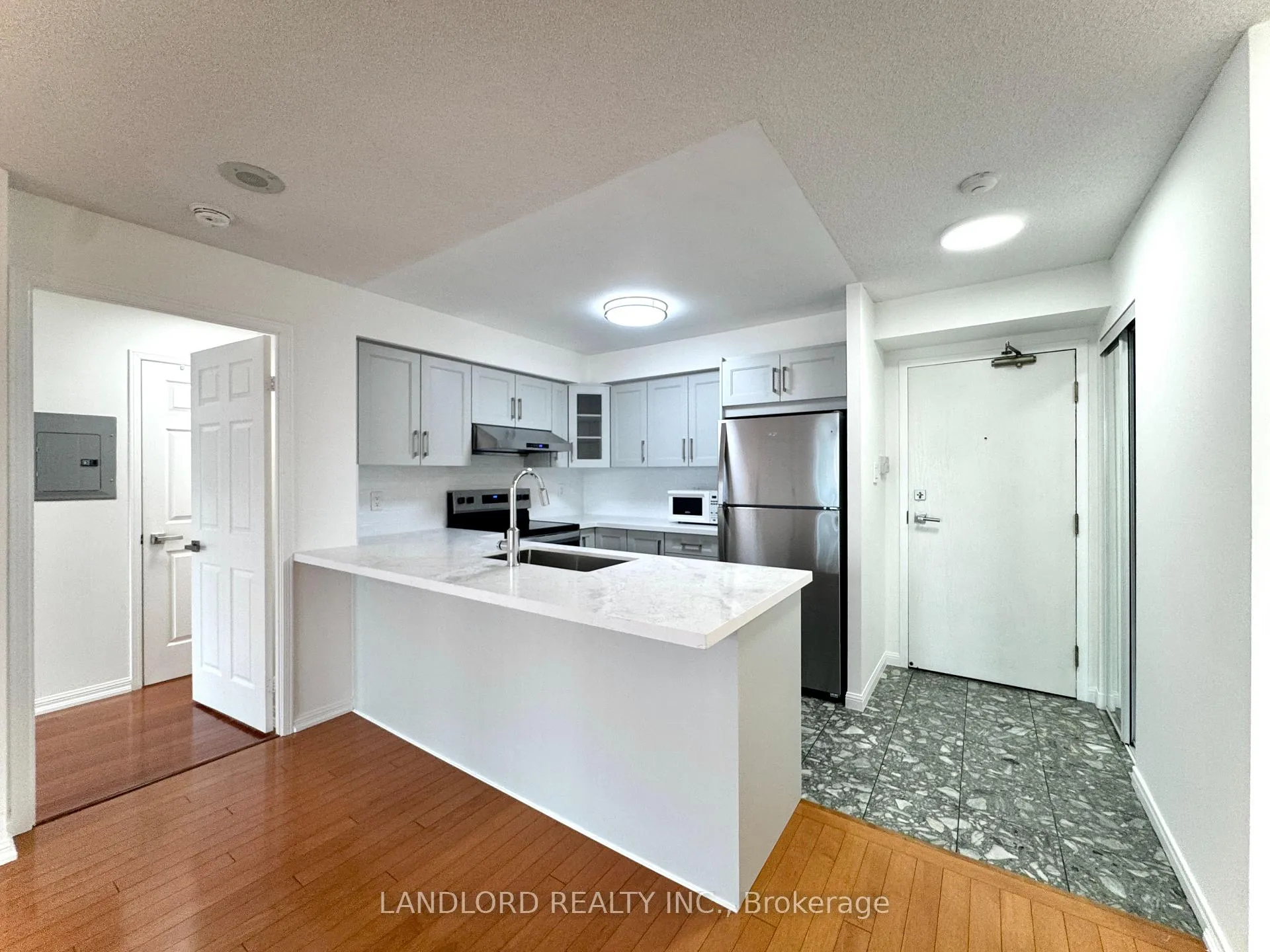 Photo 3 of Unit 911, 109 Front Street E, Toronto, Moss Park — HOMEH