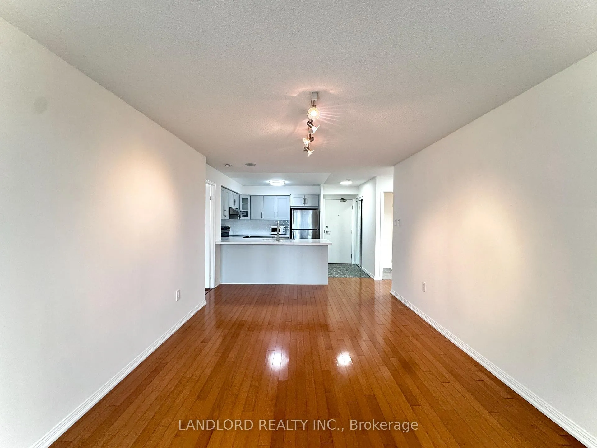 Photo 5 of Unit 911, 109 Front Street E, Toronto, Moss Park — HOMEH