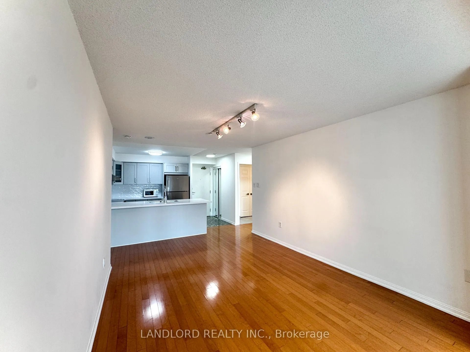 Photo 6 of Unit 911, 109 Front Street E, Toronto, Moss Park — HOMEH