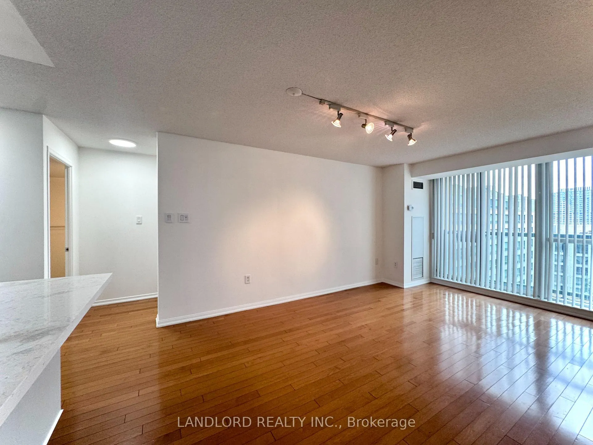 Photo 7 of Unit 911, 109 Front Street E, Toronto, Moss Park — HOMEH
