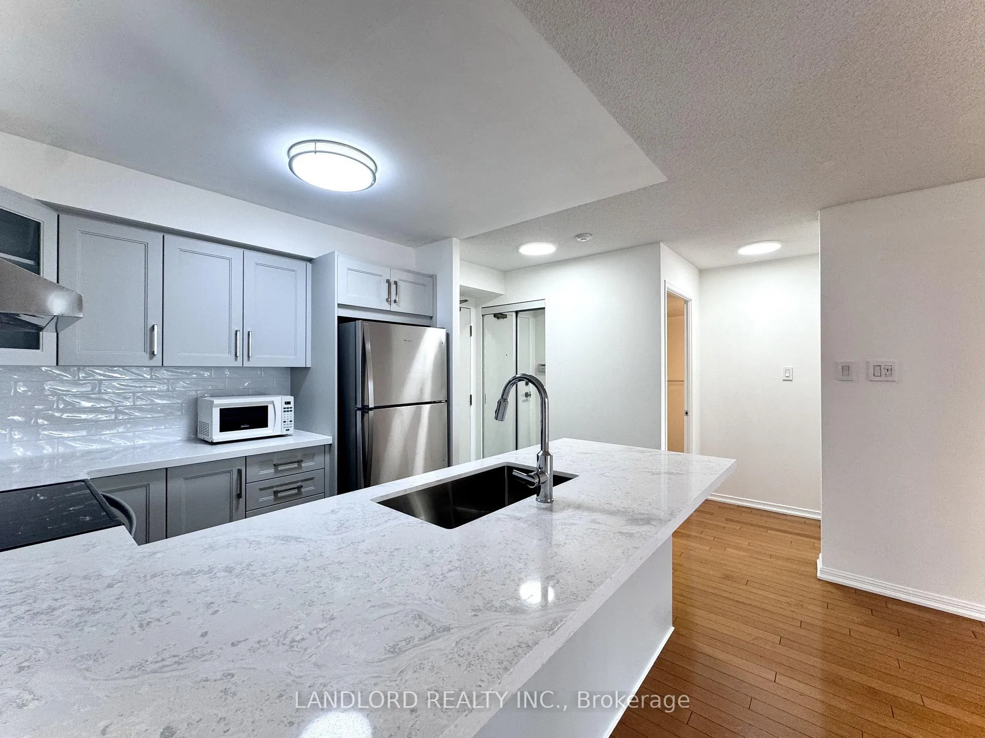 Photo 8 of Unit 911, 109 Front Street E, Toronto, Moss Park — HOMEH