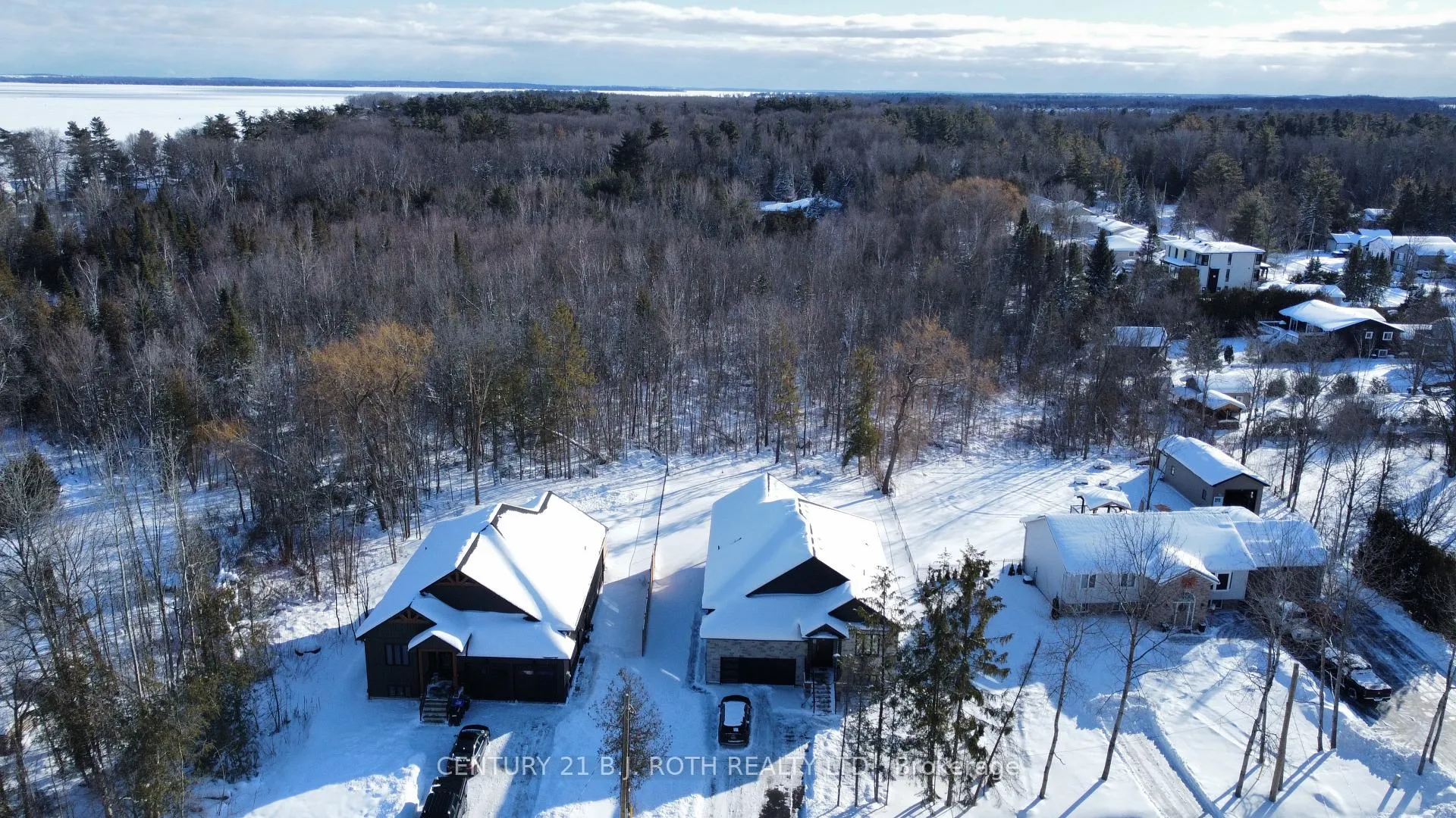 Front of 527 Mapleview Drive E