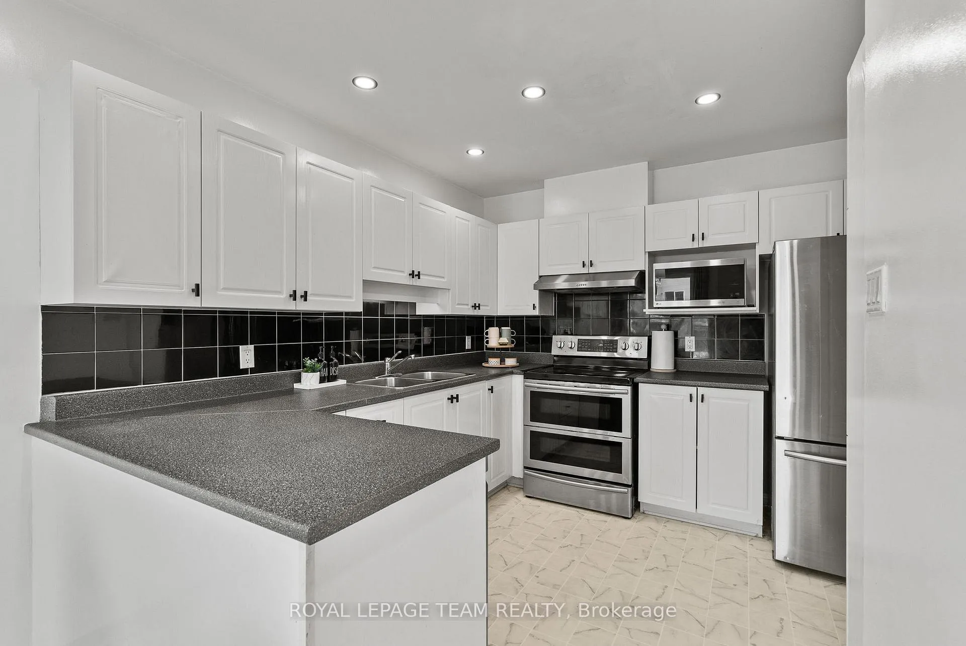 Photo 16 of 5 Milner Downs Crescent, Ottawa, Kanata - Emerald Meadows/Trailwest — HOMEH