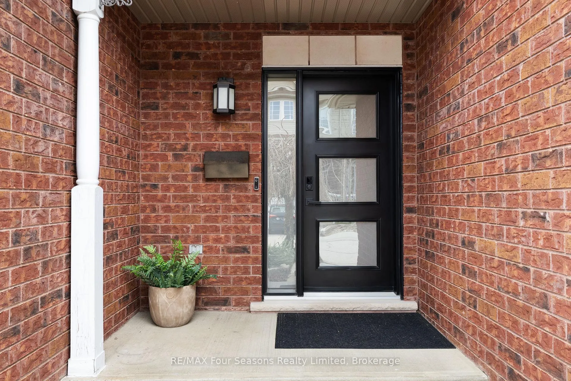 Photo 2 of Unit 13, 305 Briarmeadow Drive, Kitchener — HOMEH
