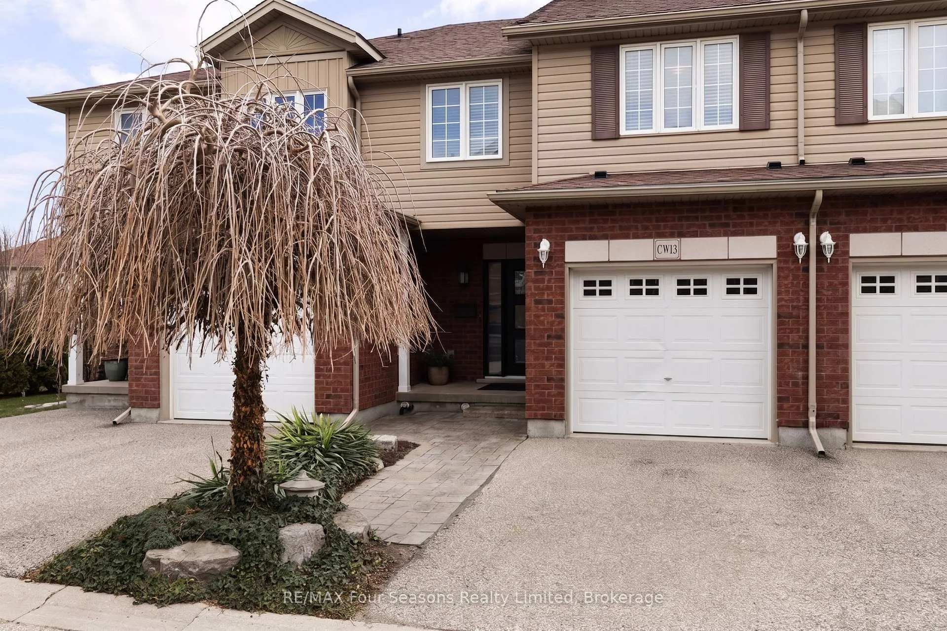 Photo 3 of Unit 13, 305 Briarmeadow Drive, Kitchener — HOMEH