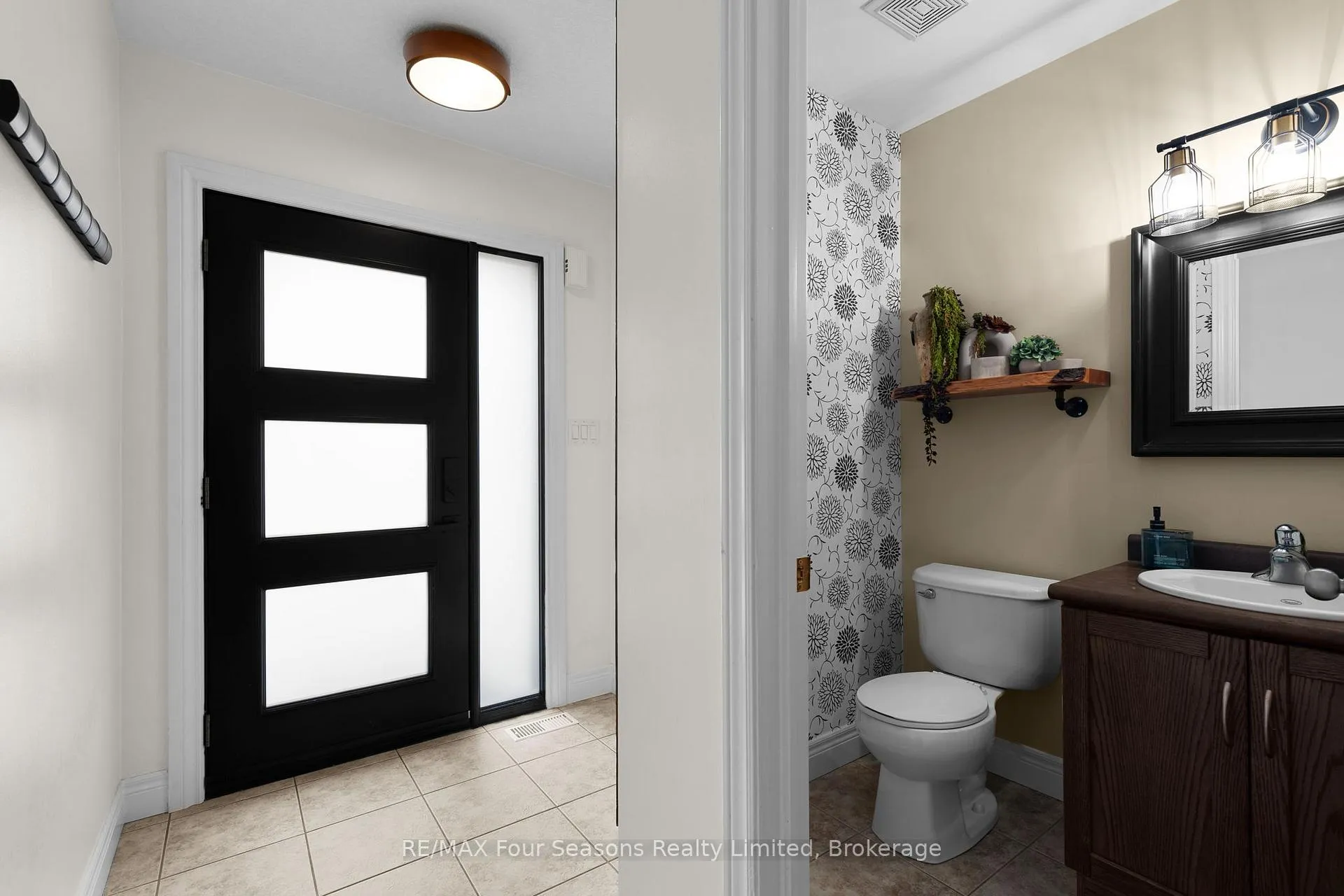 Photo 5 of Unit 13, 305 Briarmeadow Drive, Kitchener — HOMEH