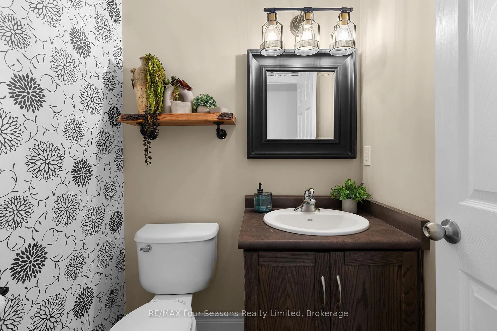 Photo 6 of Unit 13, 305 Briarmeadow Drive, Kitchener — HOMEH