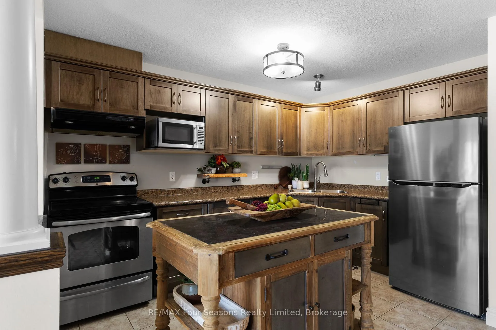 Photo 12 of Unit 13, 305 Briarmeadow Drive, Kitchener — HOMEH
